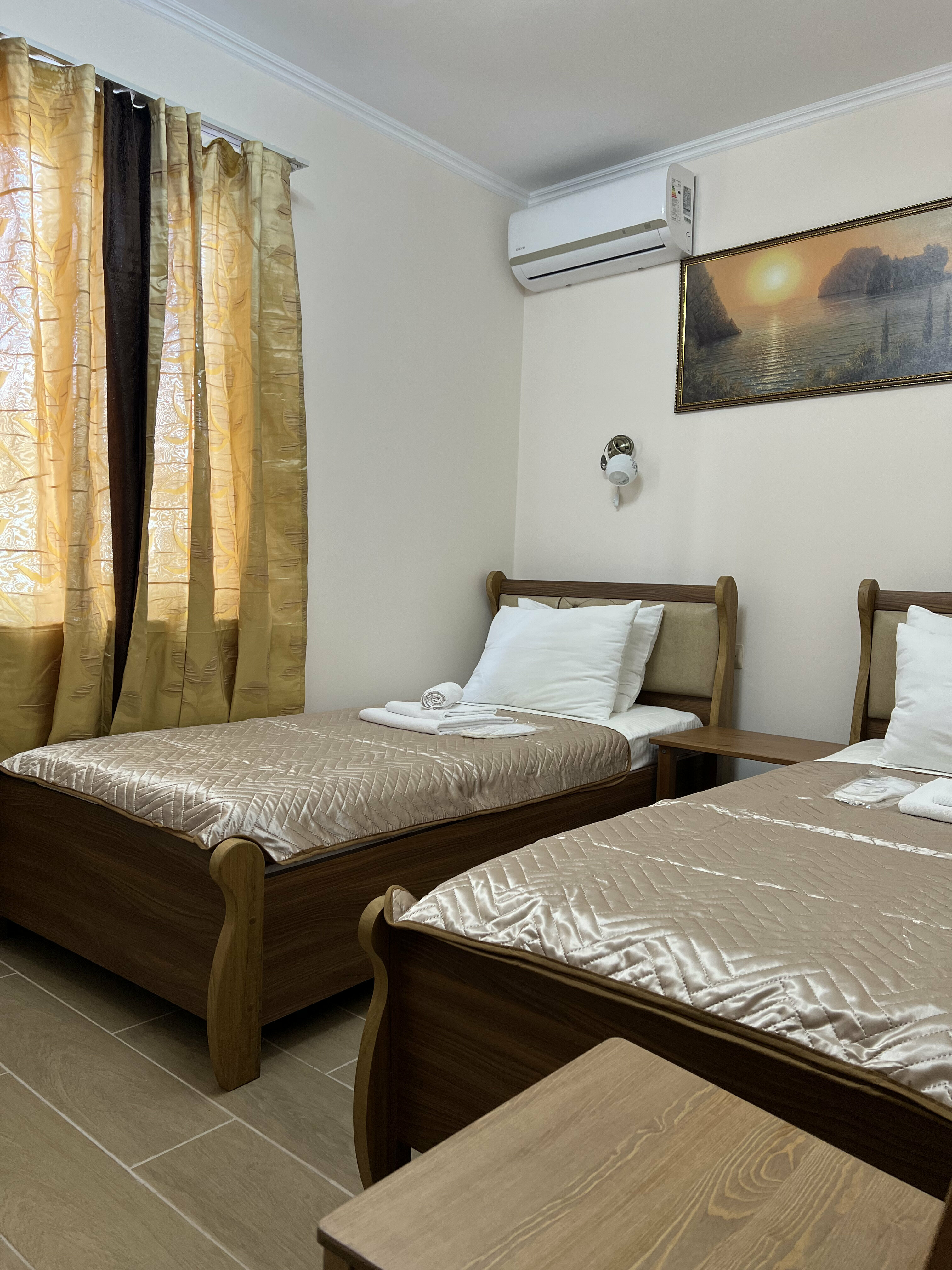 Двухкомнатный четырехместный номер Комфорт в домике №17