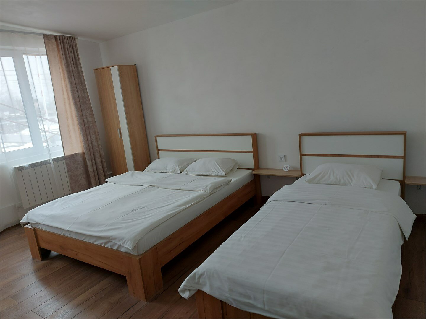 Эконом с одной 2-СП  и одной 1-СП кроватью