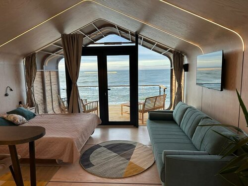 Домик на море