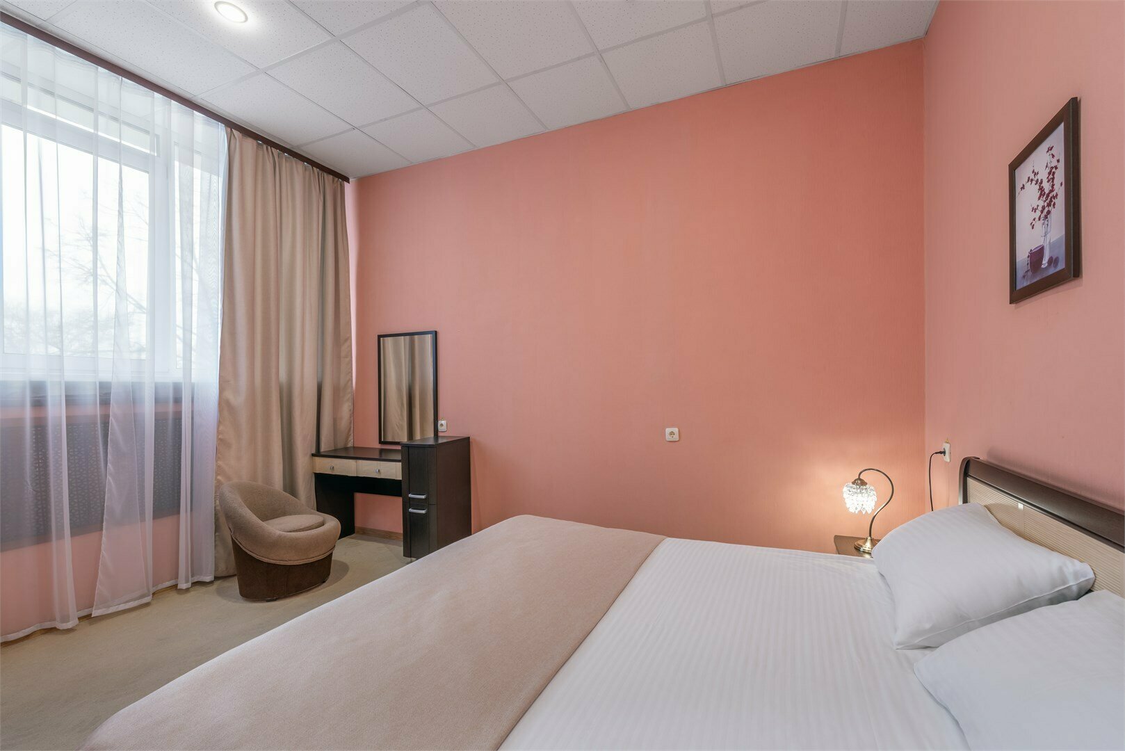 Комфорт /Comfort Double Room (двухкомнатный номер с одной двуспальной кроватью)