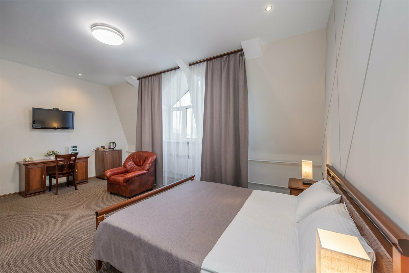 Стандарт/Standard Double Room (однокомнатный номер с одной двуспальной кроватью)