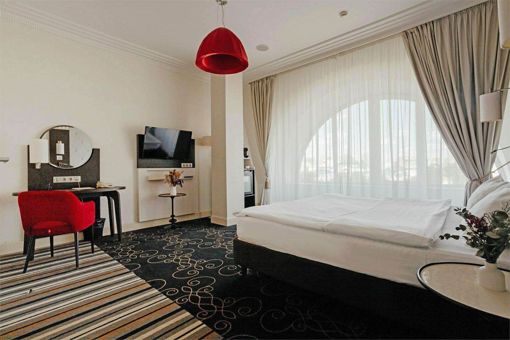 Номер Privilege с большой двуспальной кроватью