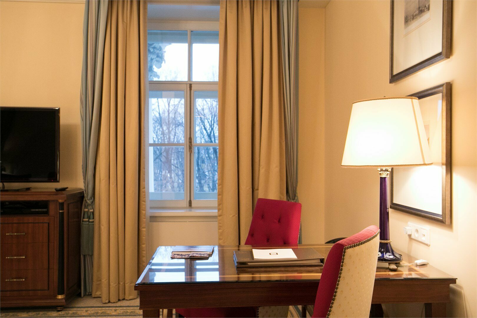 Four Seasons с видом на Адмиралтейство и парк King