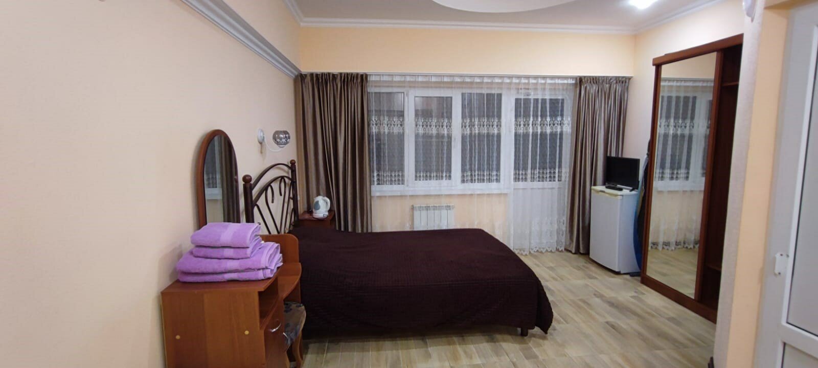 Трехместный номер с балконом и видом на море