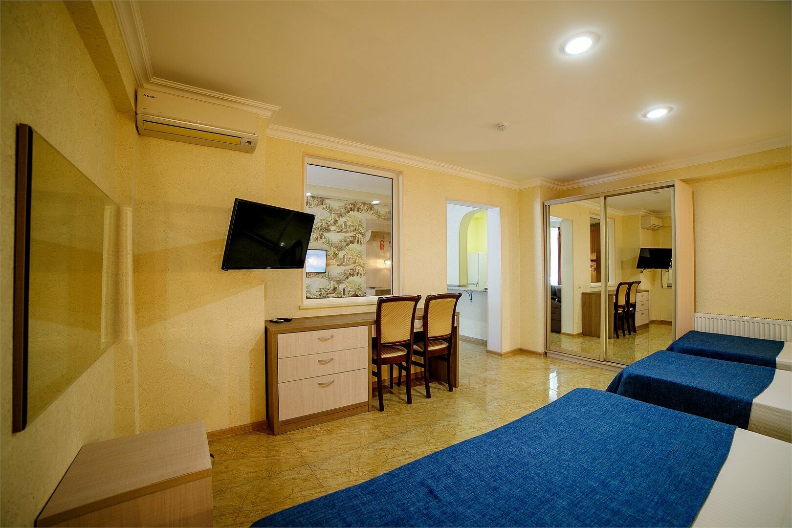 Семейная студио с кухней и террасой