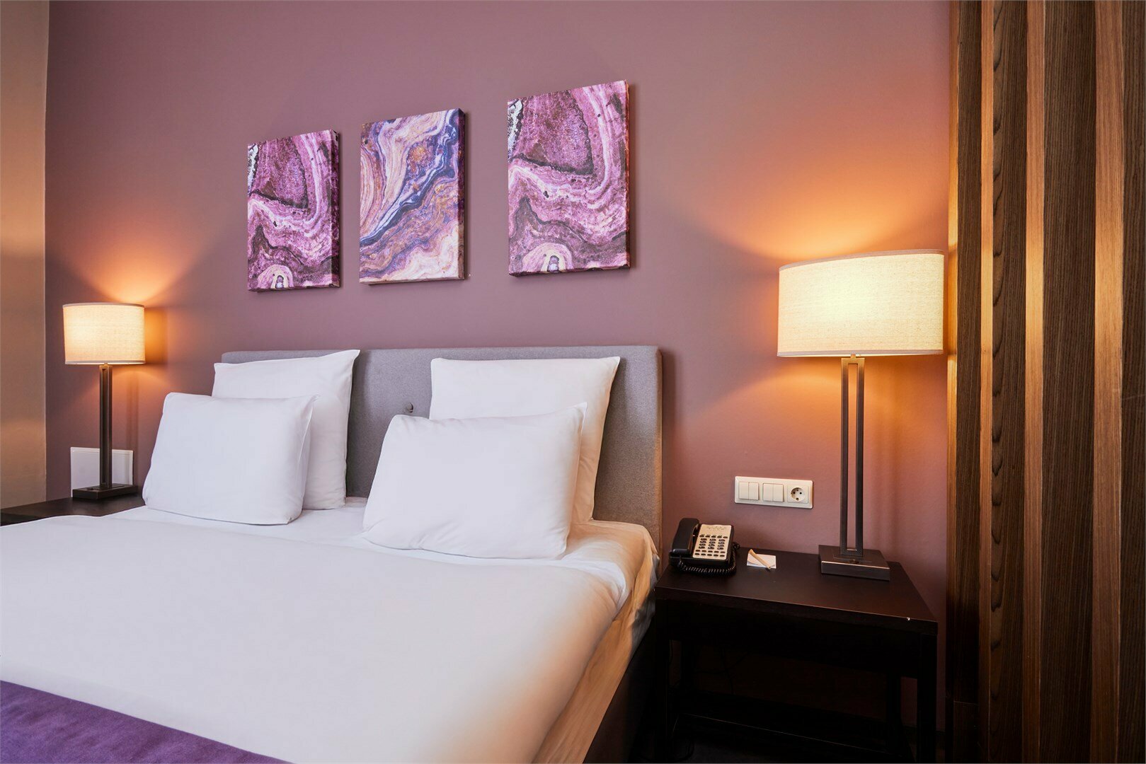 PANORAMA SUITE с одной двуспальной кроватью, видом на горы и диваном-кроватью в гостиной зоне (с 2 балконами)