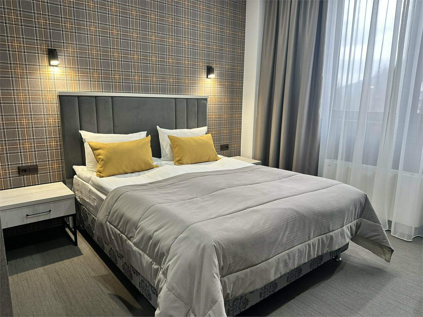 Корпус №4 Стандарт Плюс с балконом (двуспальная кровать)