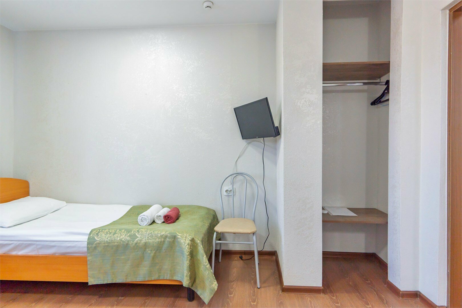 Одноместный номер с общим душем и туалетом