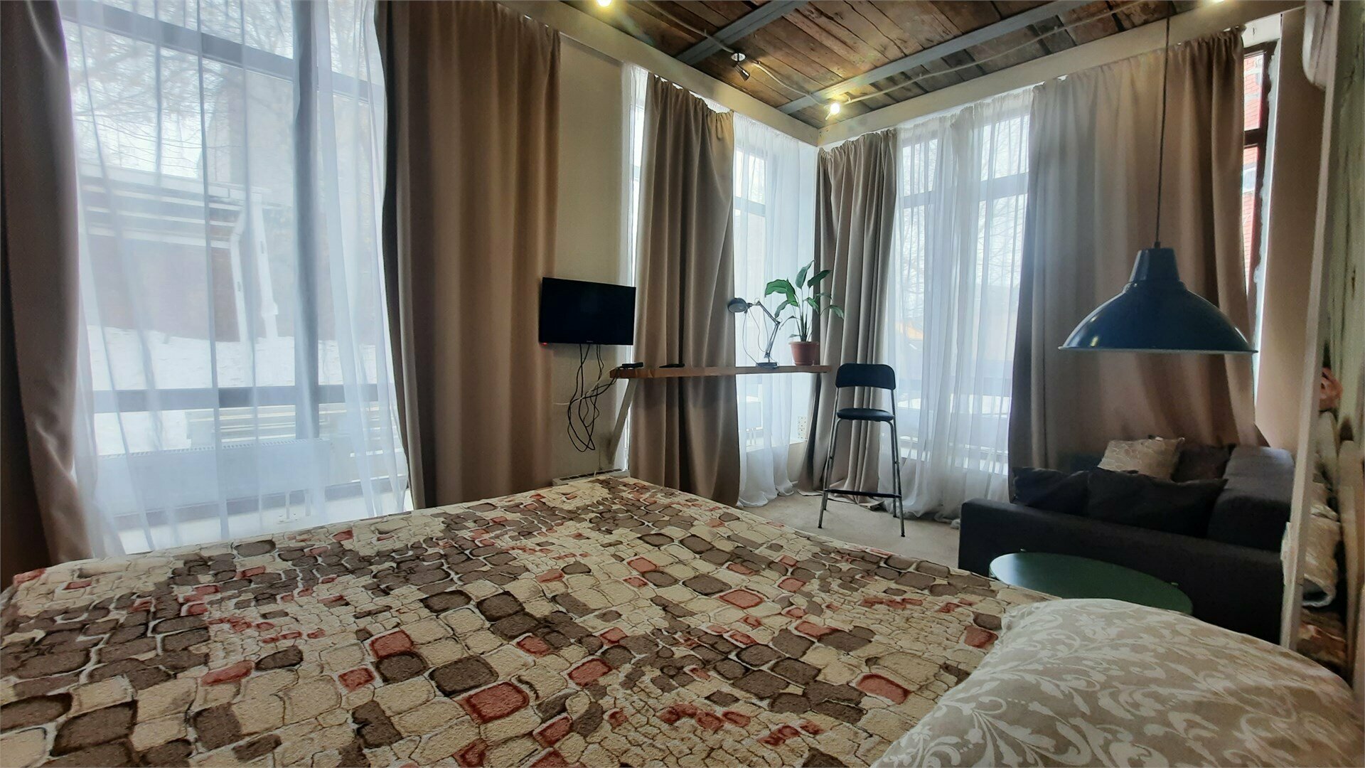 Семейный номер с общей ванной комнатой