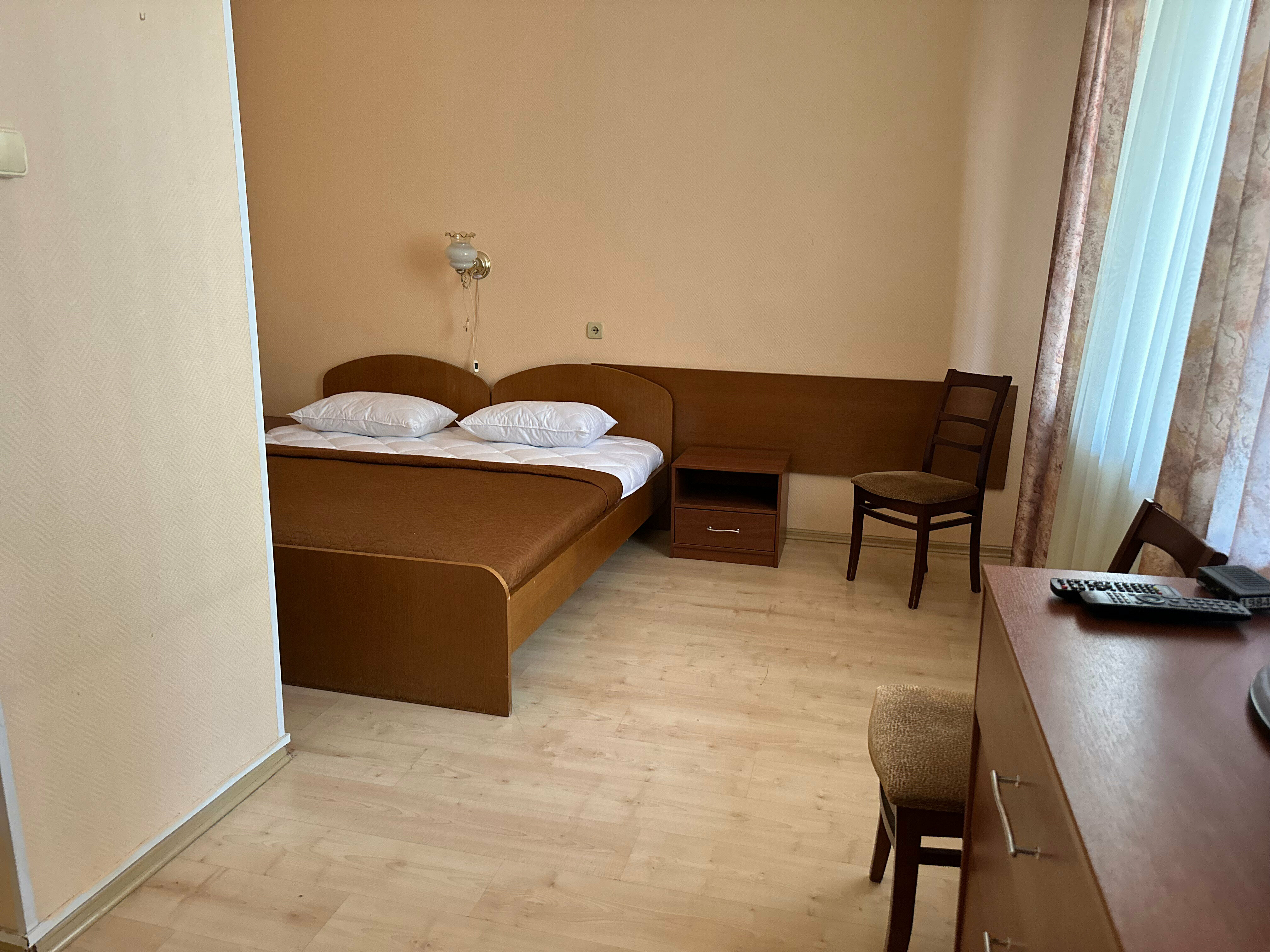 "Стандарт +" Двухместный номер с одной двухместной кроватью и доп местом