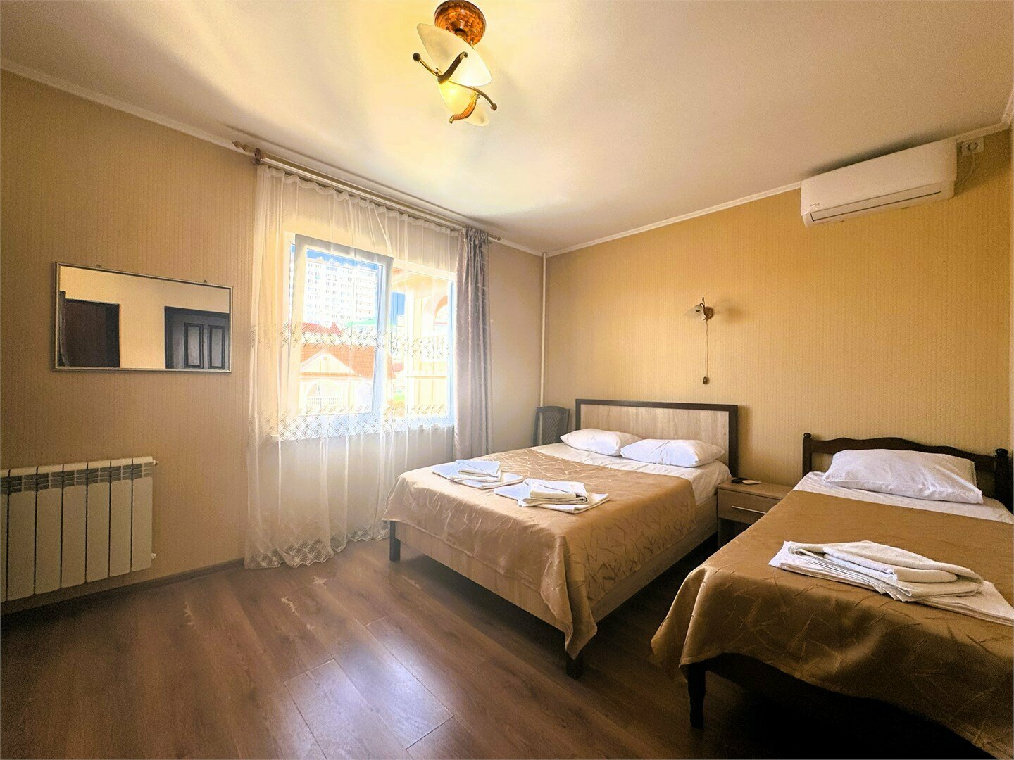 Трехместный