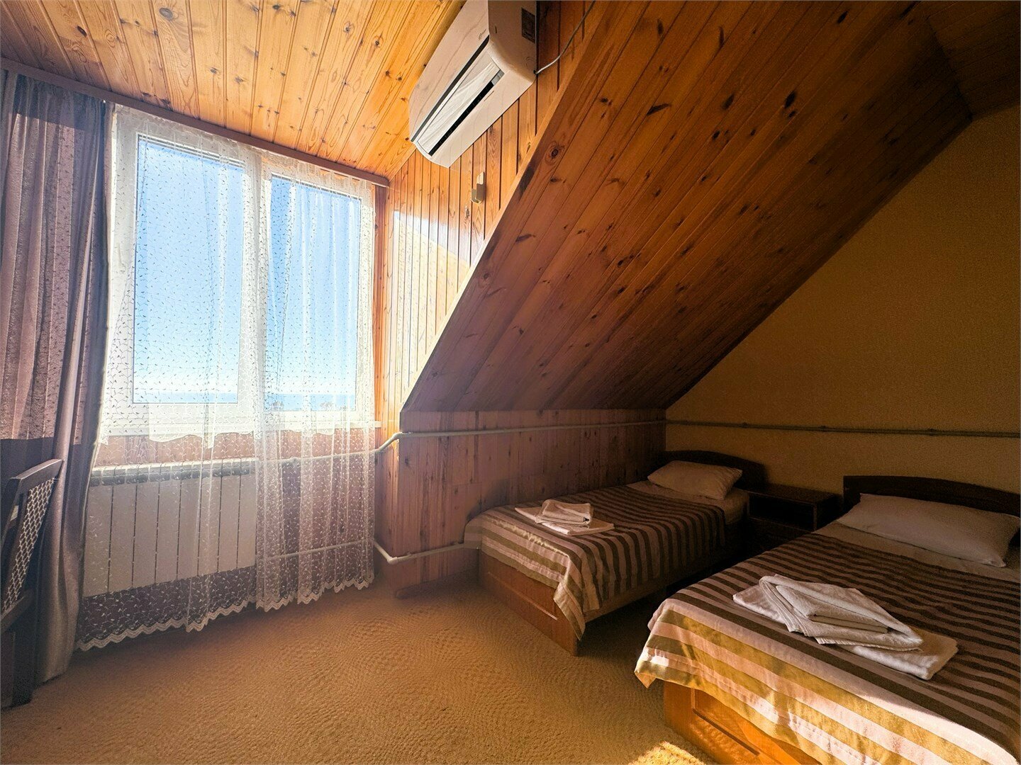 Трехместный