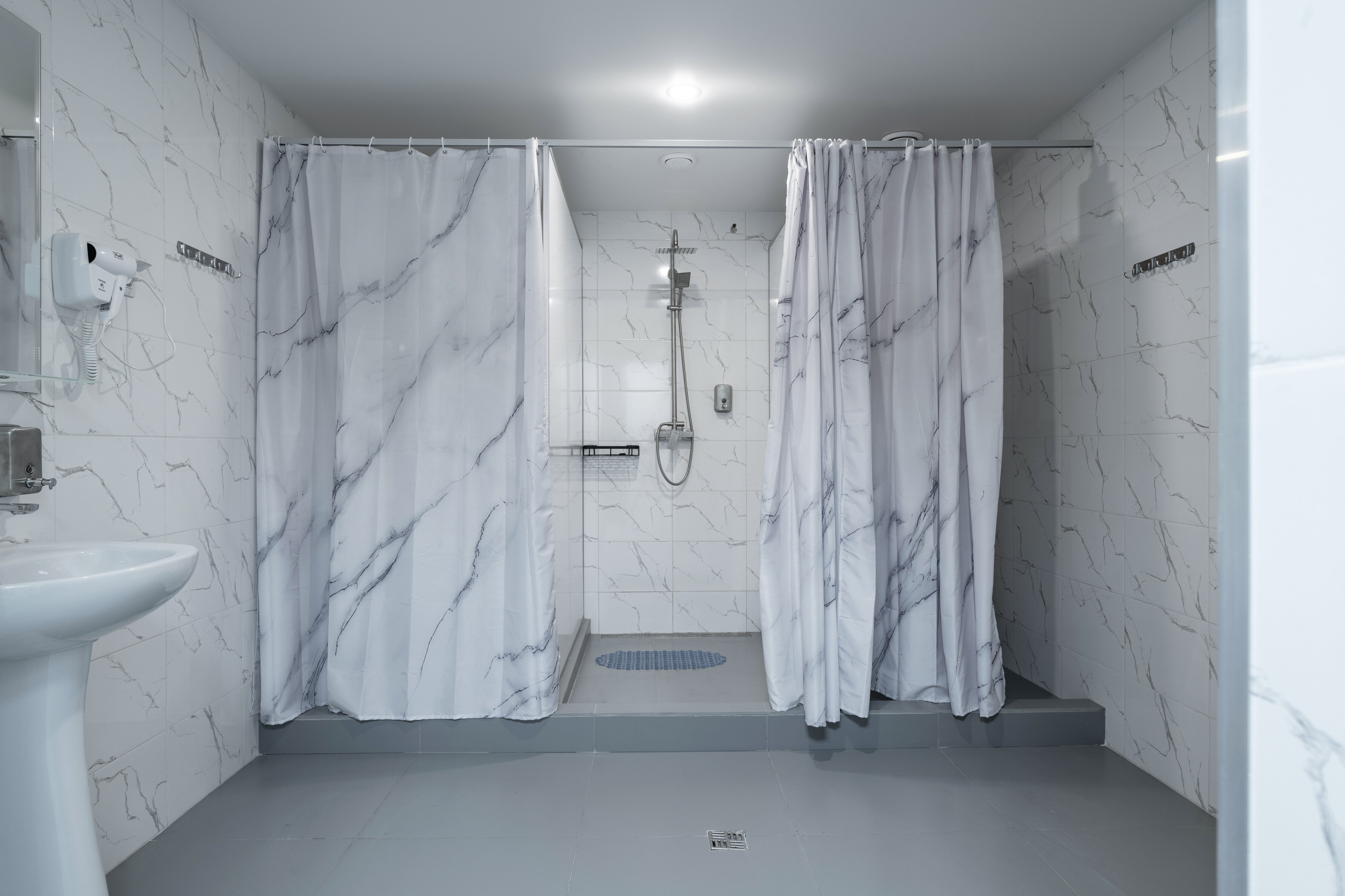 Кровать в общем 6-местном номере для женщин