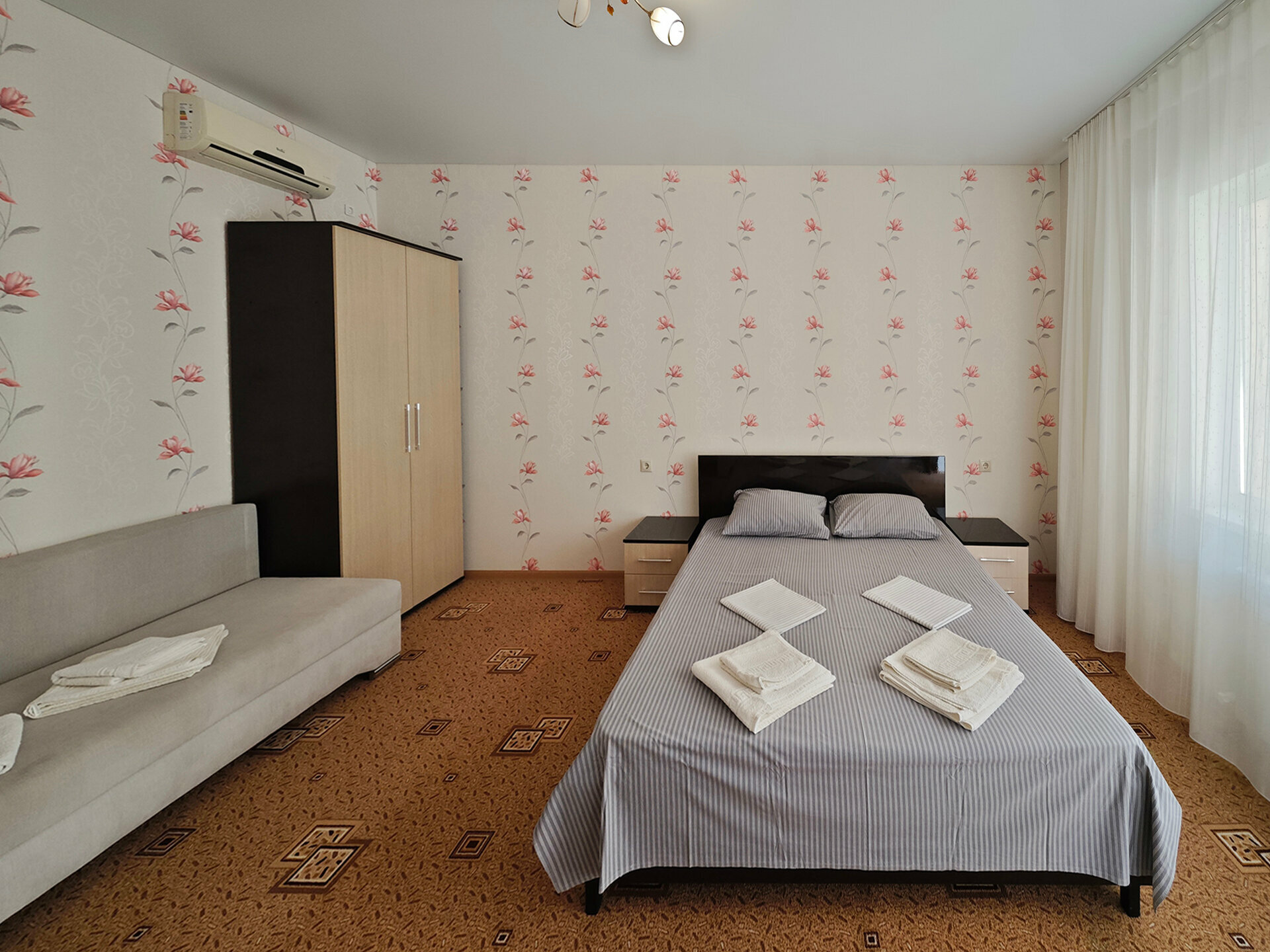 Cемейный номер с собственной ванной комнатой