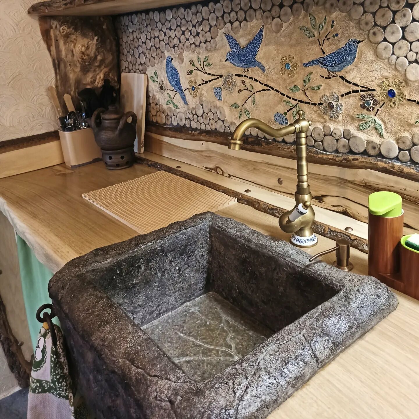 нора ХАГИ заезд с 15:00, выезд до 12:00 (Основное двуспальное место матрас в нише и доп место матрас на пол (двуспальный))