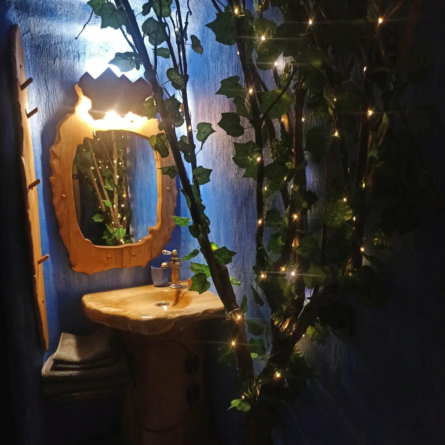 нора ХАГИ заезд с 15:00, выезд до 12:00 (Основное двуспальное место матрас в нише и доп место матрас на пол (двуспальный))