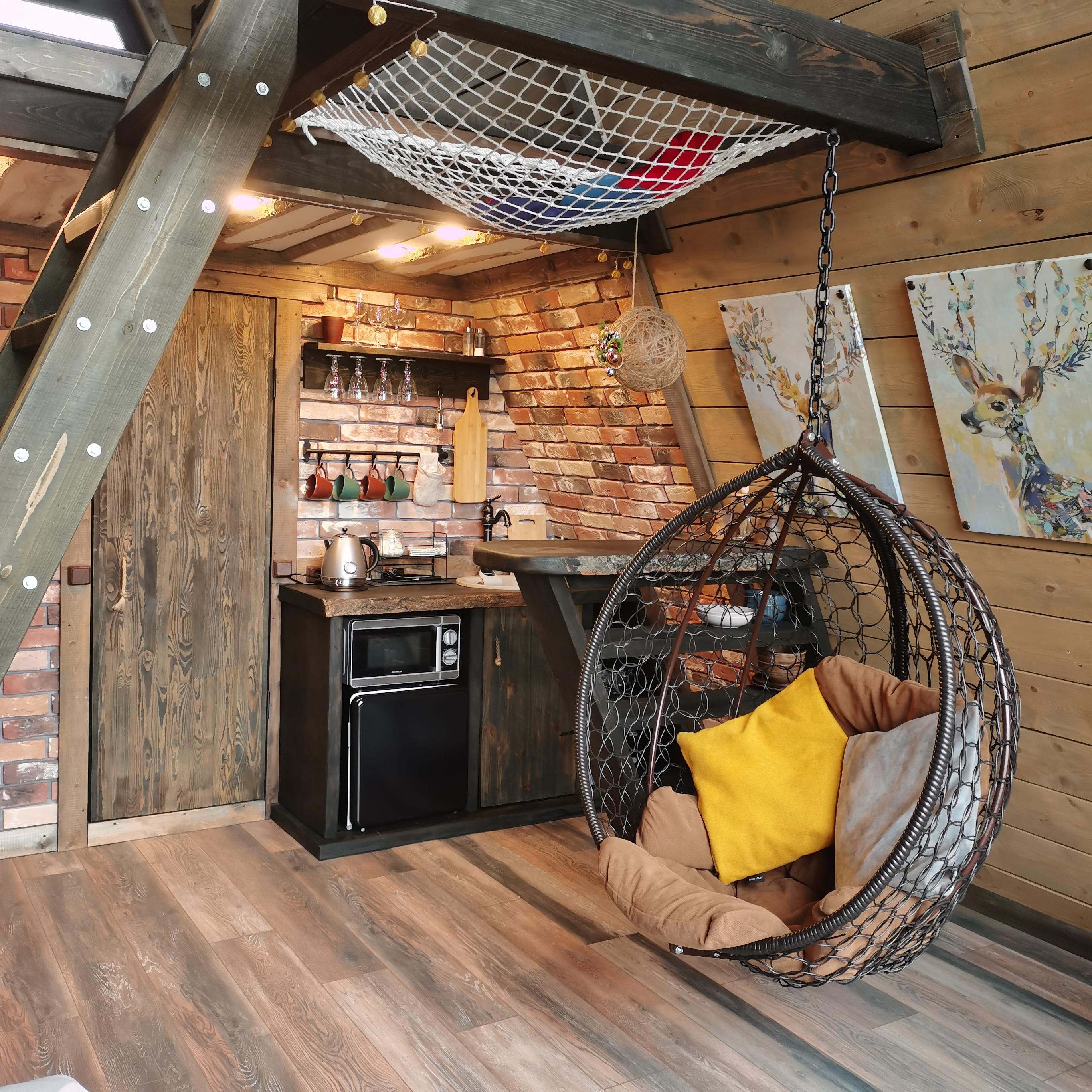 шалаш ГЕКЕН заезд с 15:00, выезд до 12:00 (Двуспальное место на пандусе (2 этаж) и раскладной диван на первом этаже)