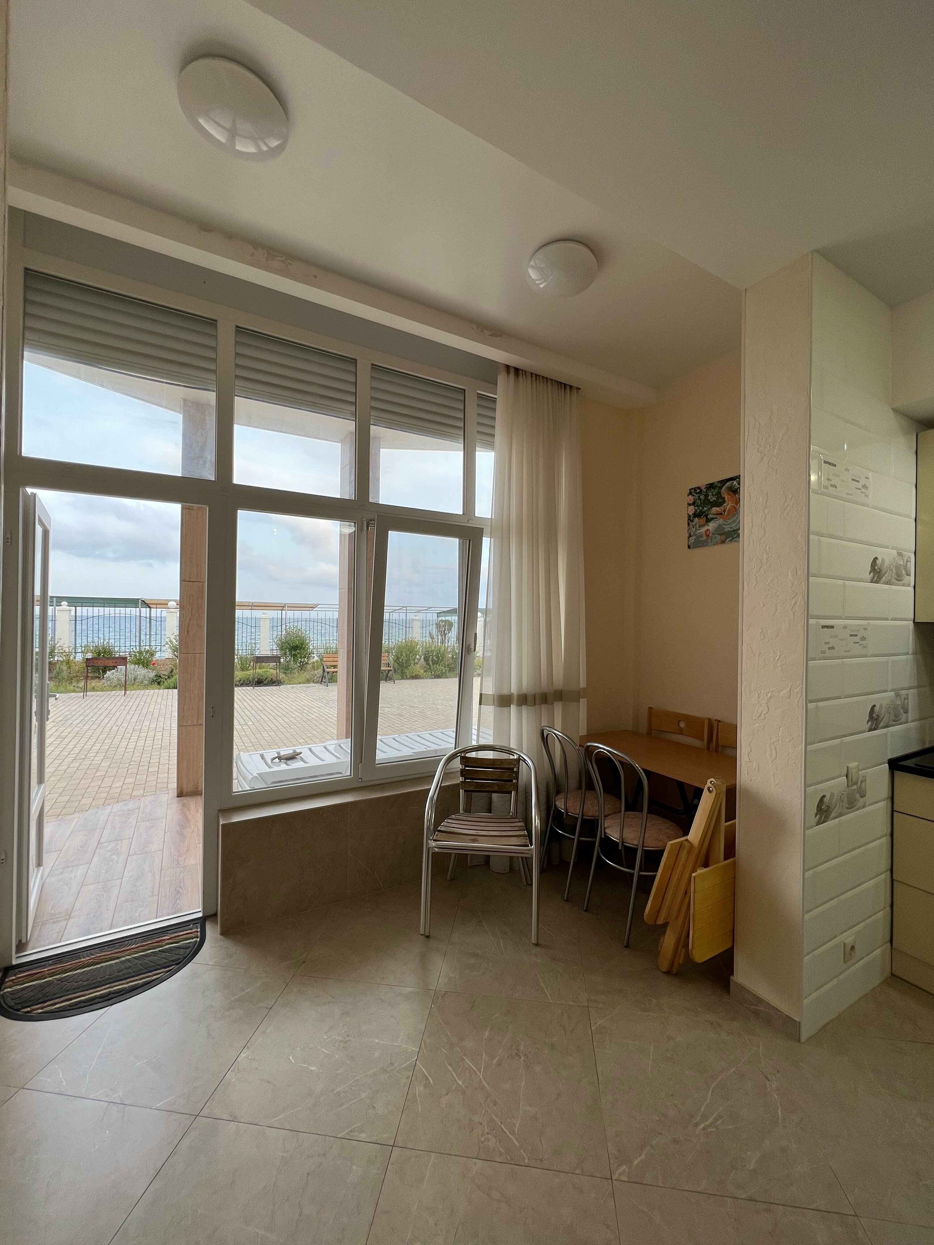 Трехместный номер с видом на море