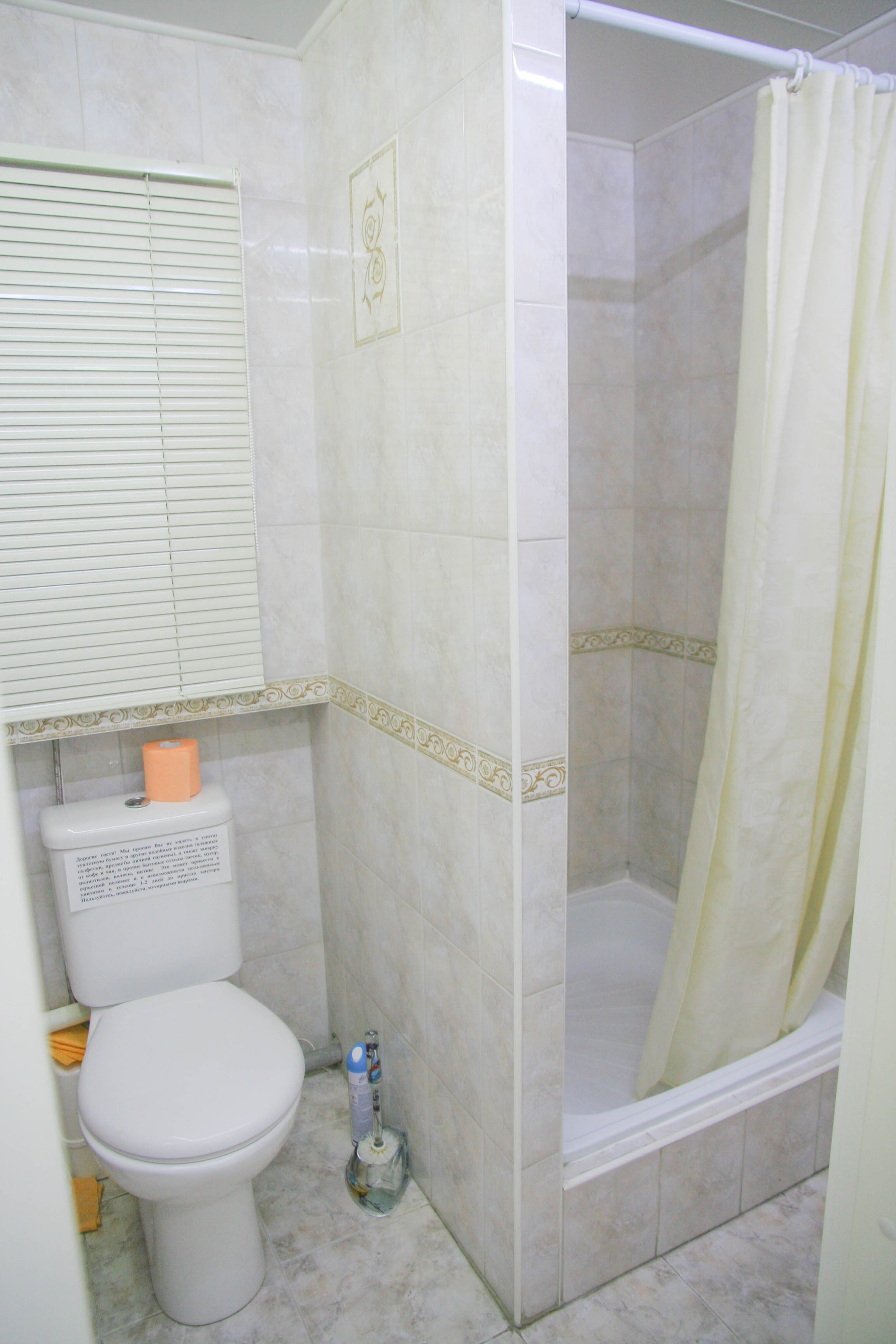 Двухместный номер с 1 двуспальной кроватью вид на улицу (5)