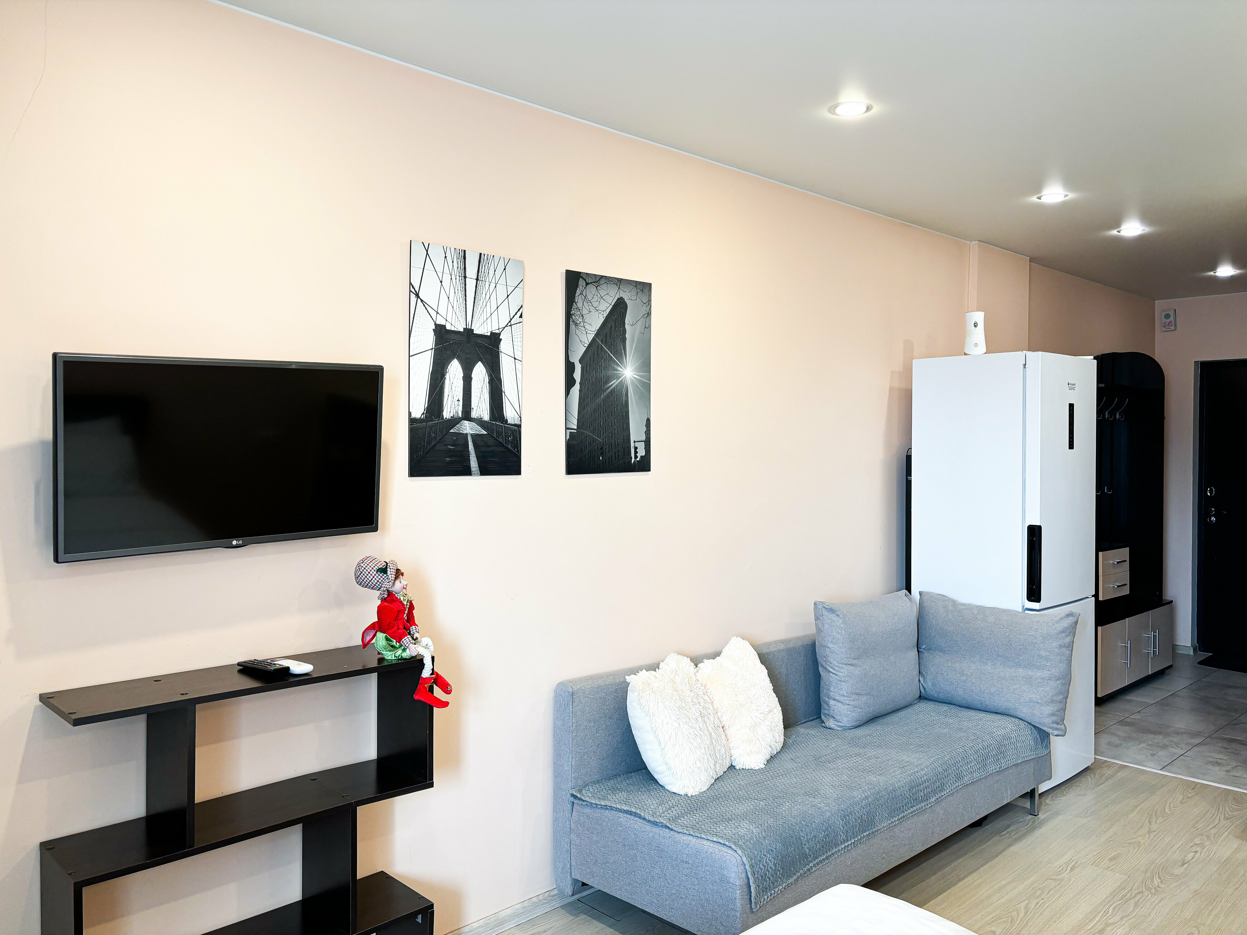 Номер-студия с кроватью размера "king-size" и диван-кроватью