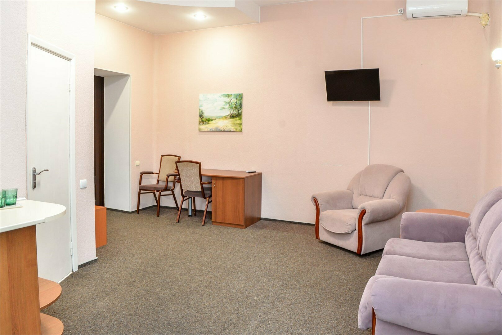 Полулюкс Плюс (2х комнатный) вид на парк с балконом