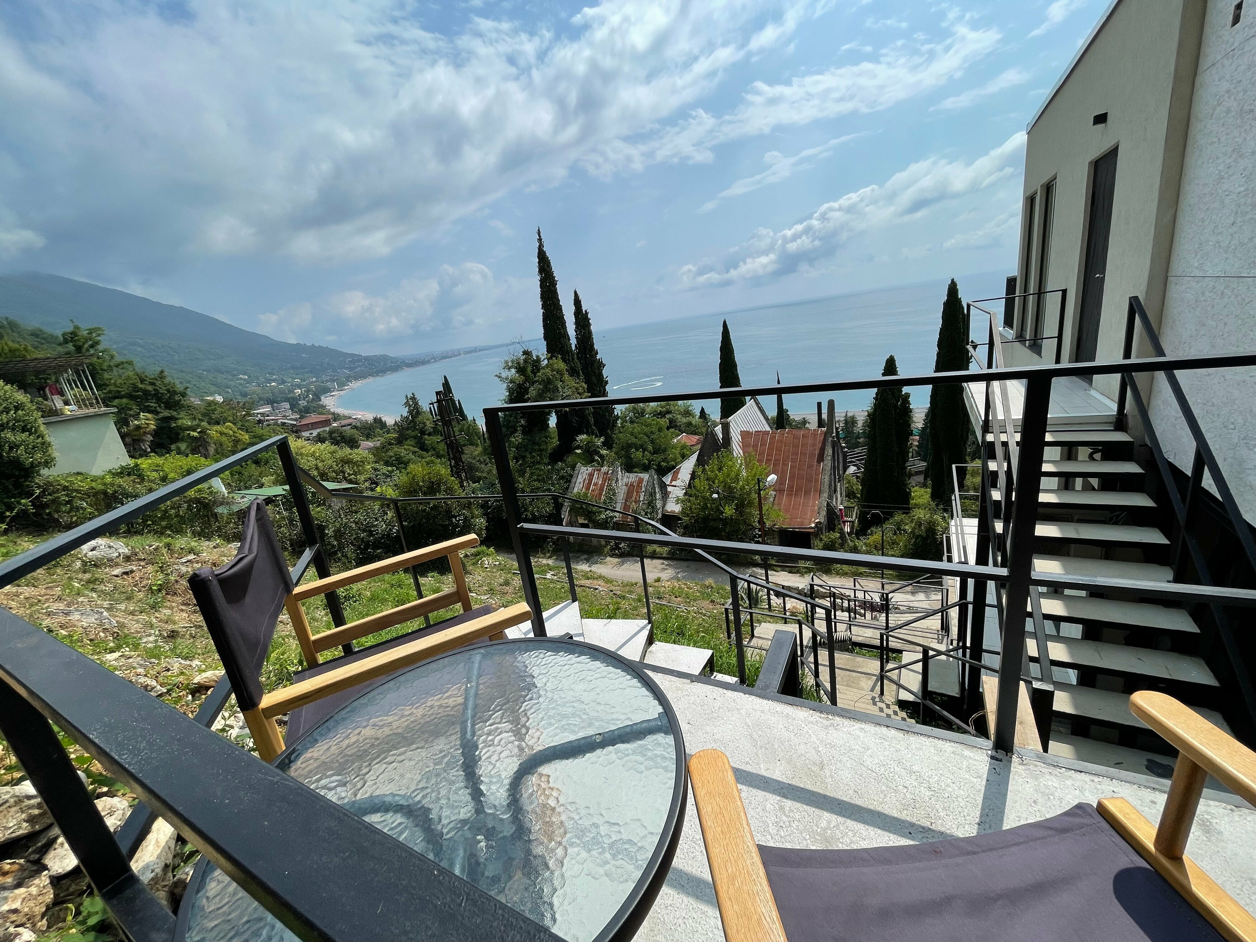 Стандарт с боковым видом на море