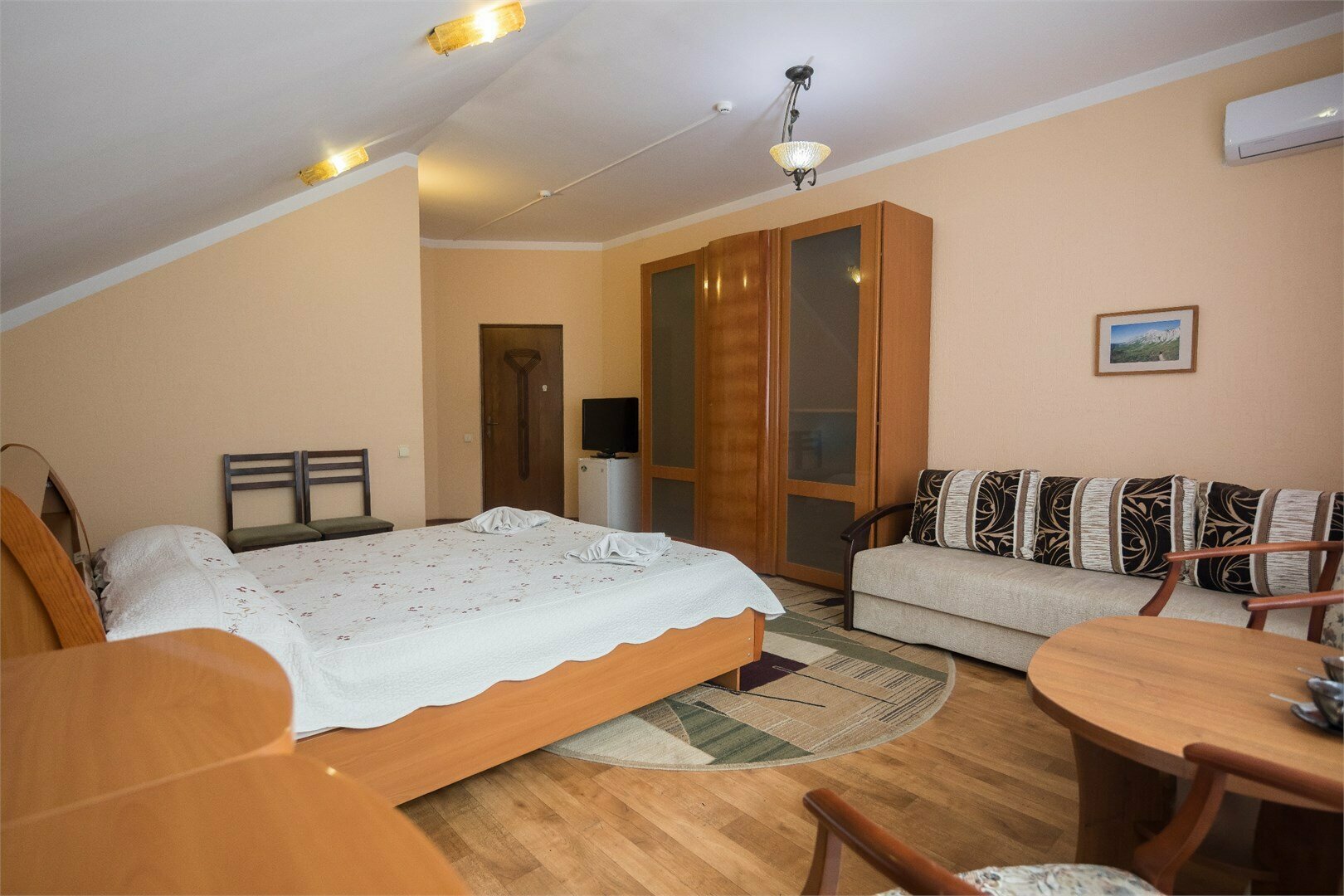 Комфорт улучшенный с двуспальной кроватью