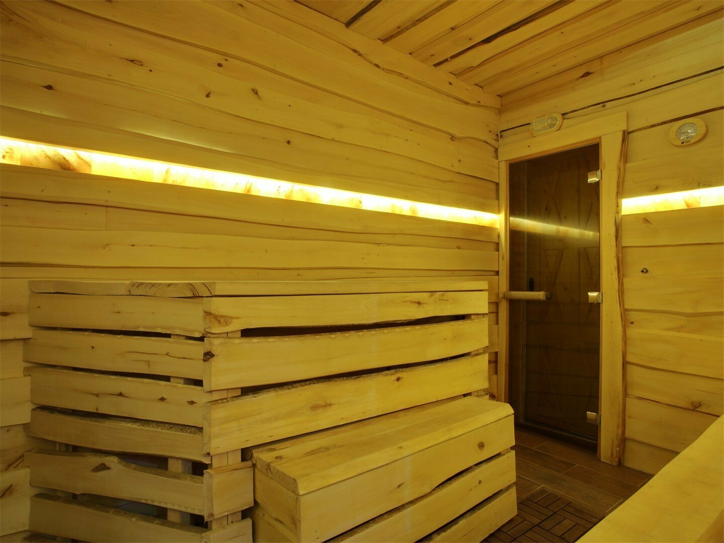 Студия с кухней с диваном и финской сауной "Леший"(сауна оплачивается отдельно)