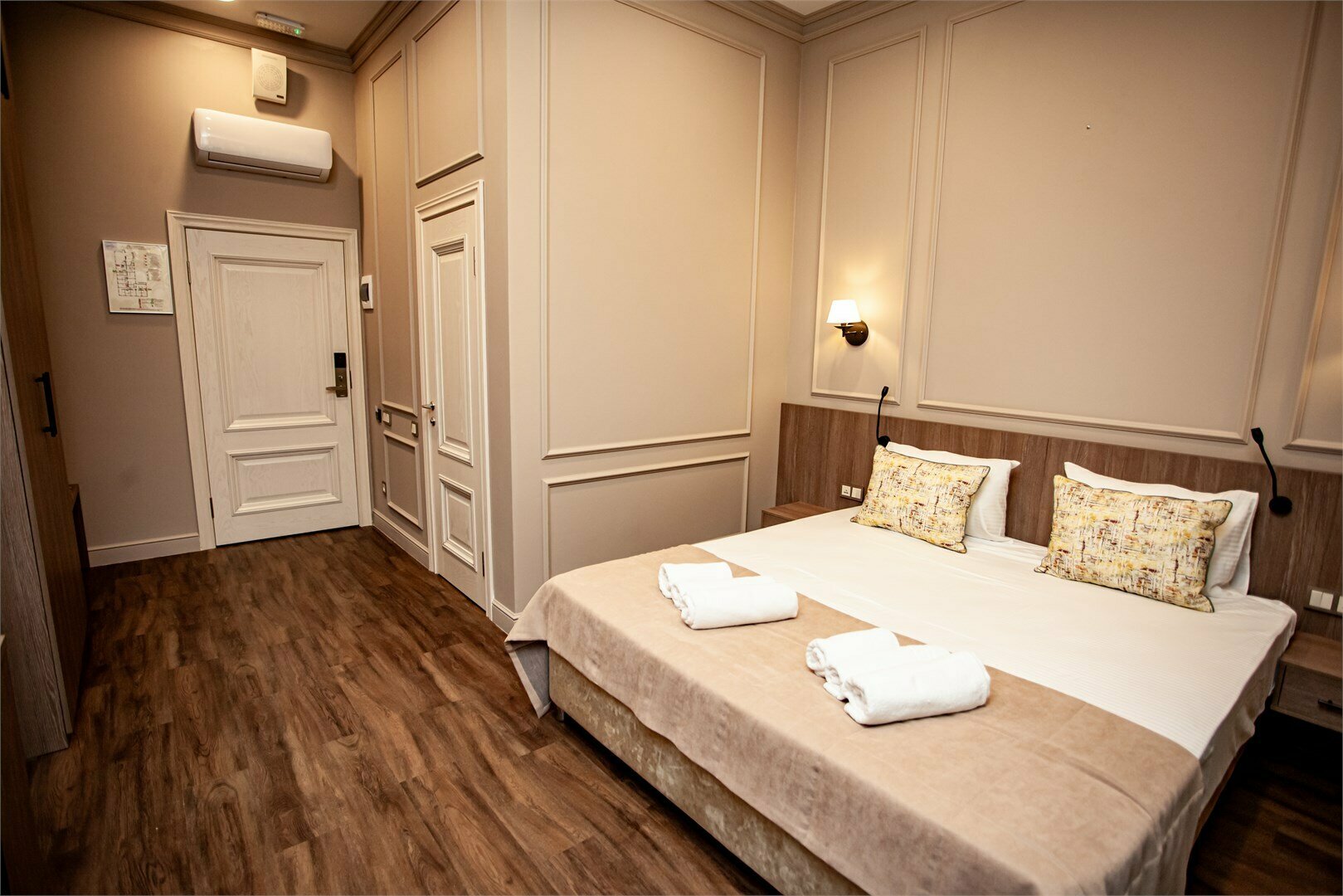 Бизнес с 1 большой кроватью