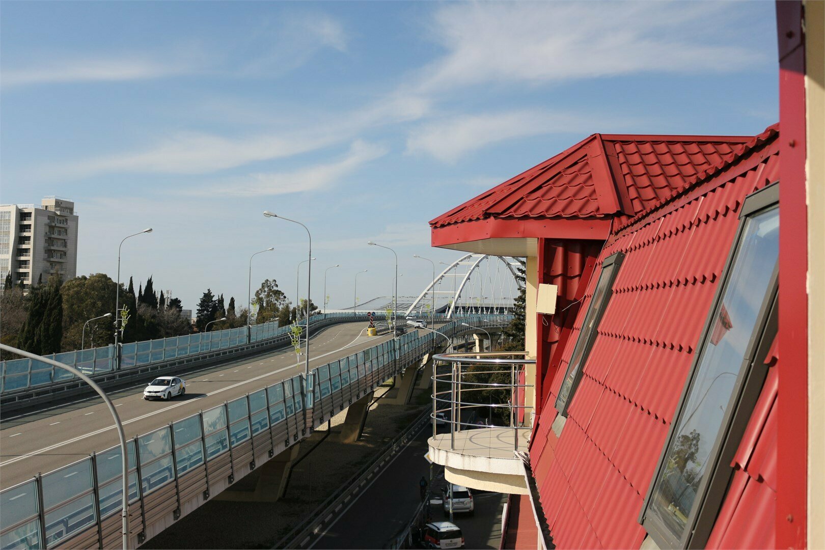 Молодежный номер с видом на ул. Ленина