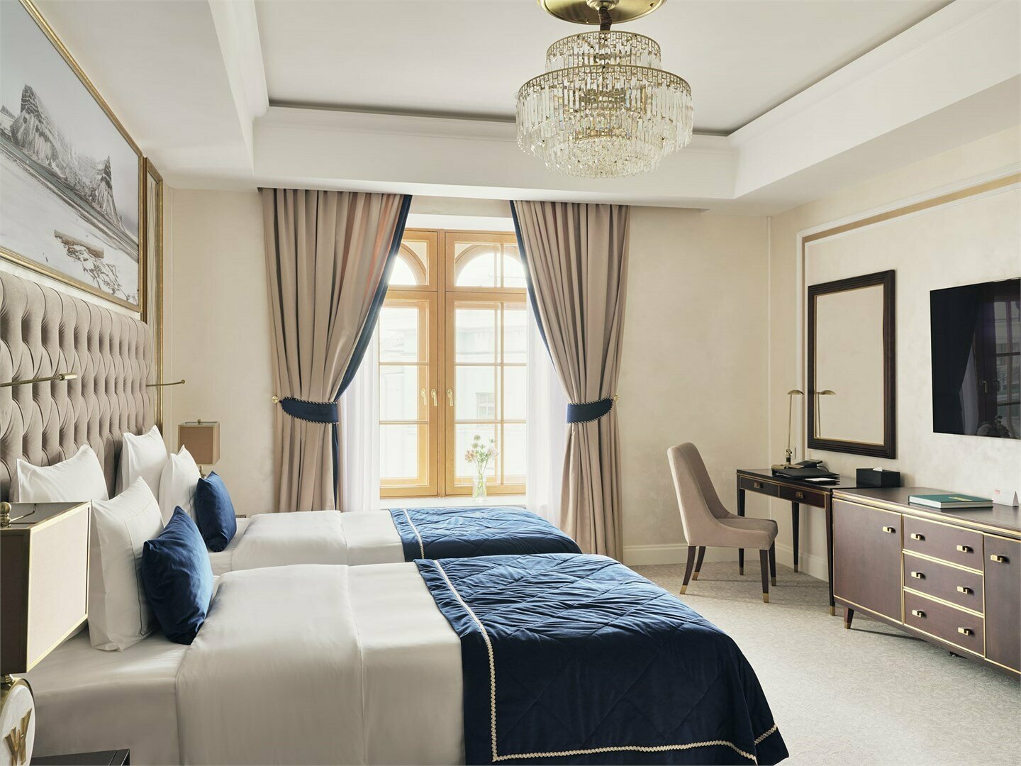 Исторический полулюкс + делюкс с видом на город