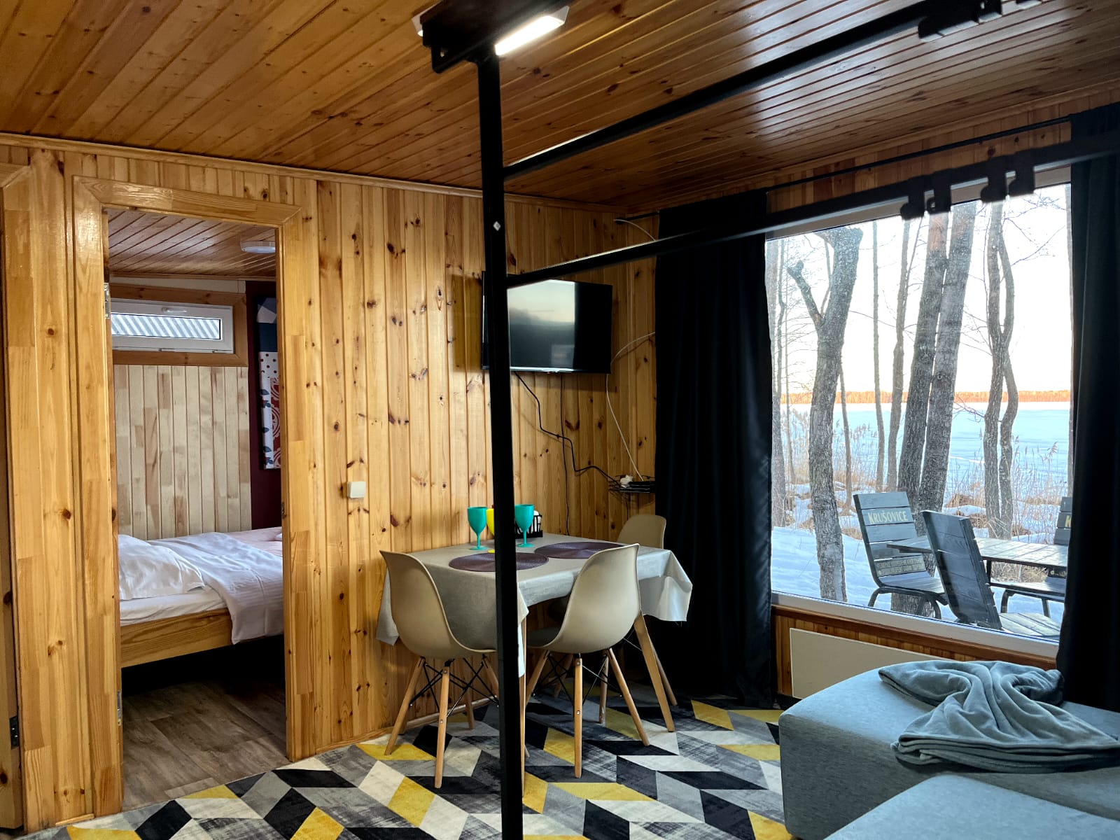 Дом с видом на озеро