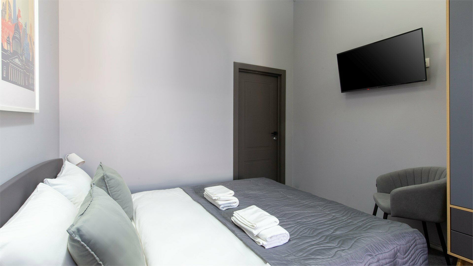 Улучшенный номер-студия с видом во двор, 2-й этаж