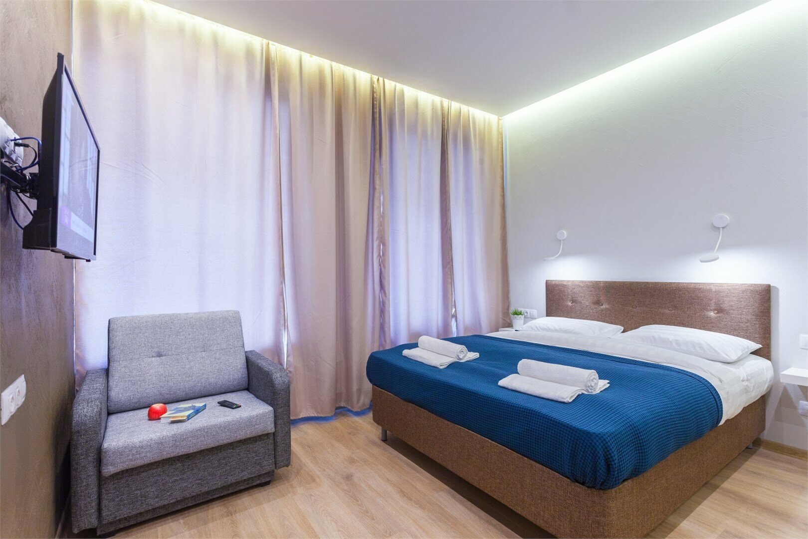 Апартаменты для троих с двуспальной кроватью