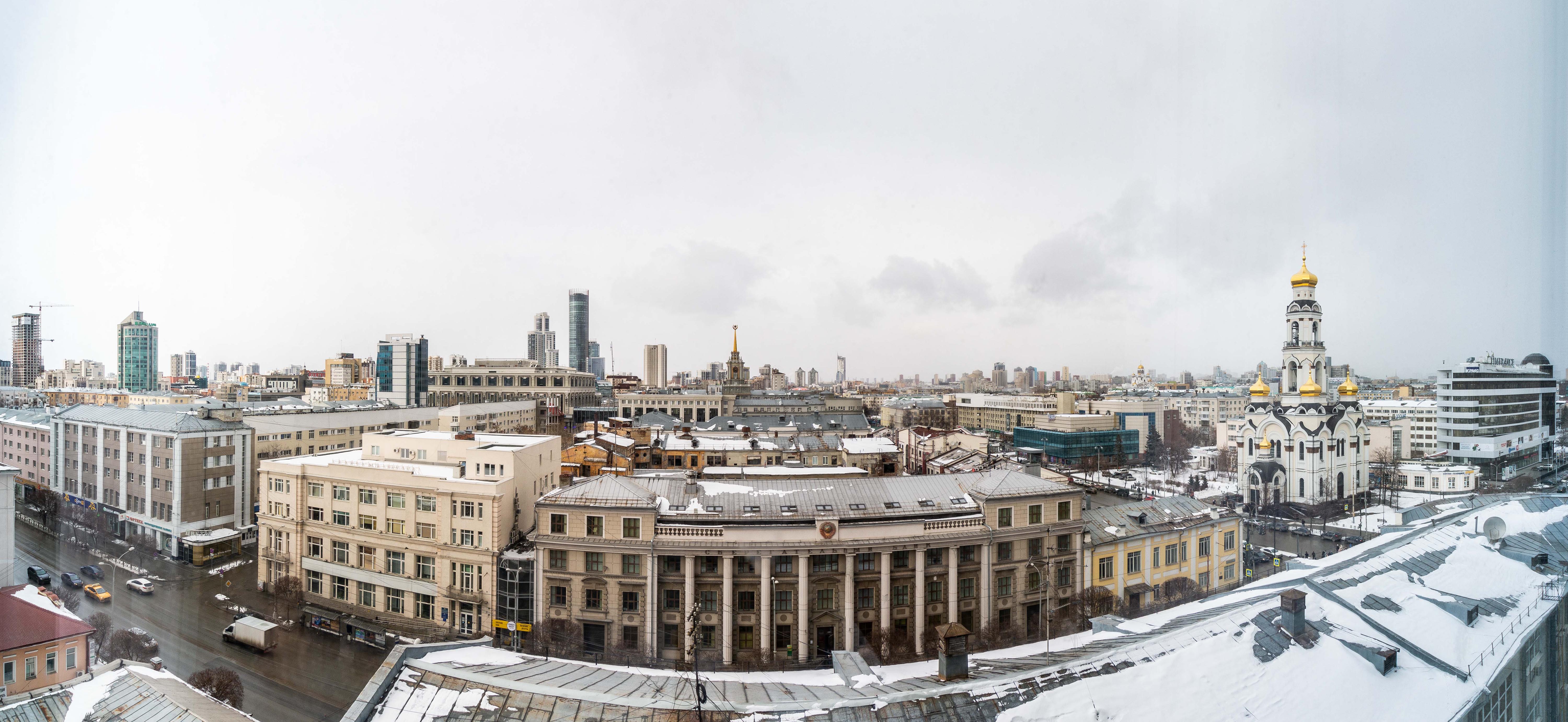 9. Улучшенный апартамент с видом на город (06)