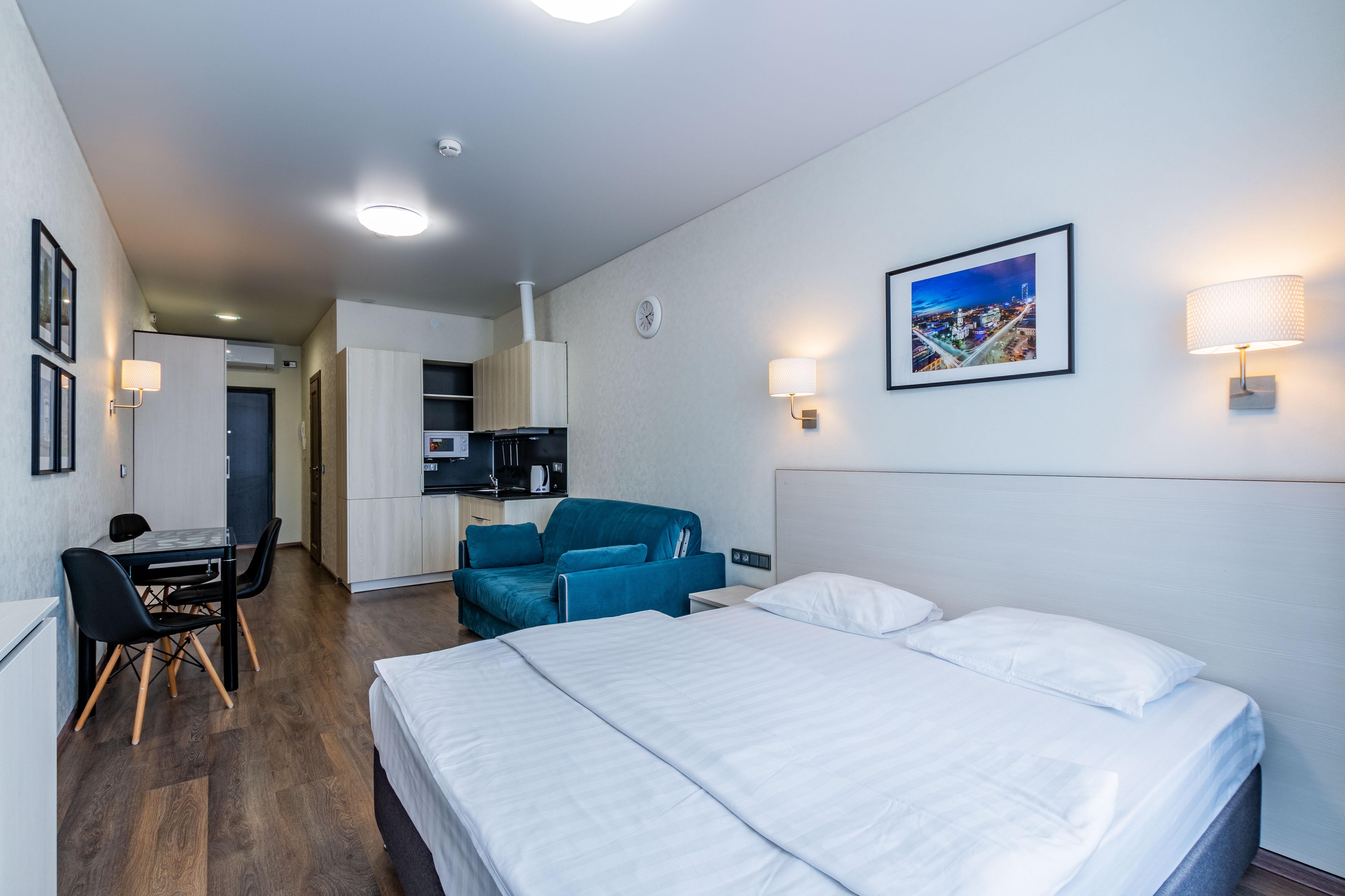 9. Улучшенный апартамент с видом на город (06)