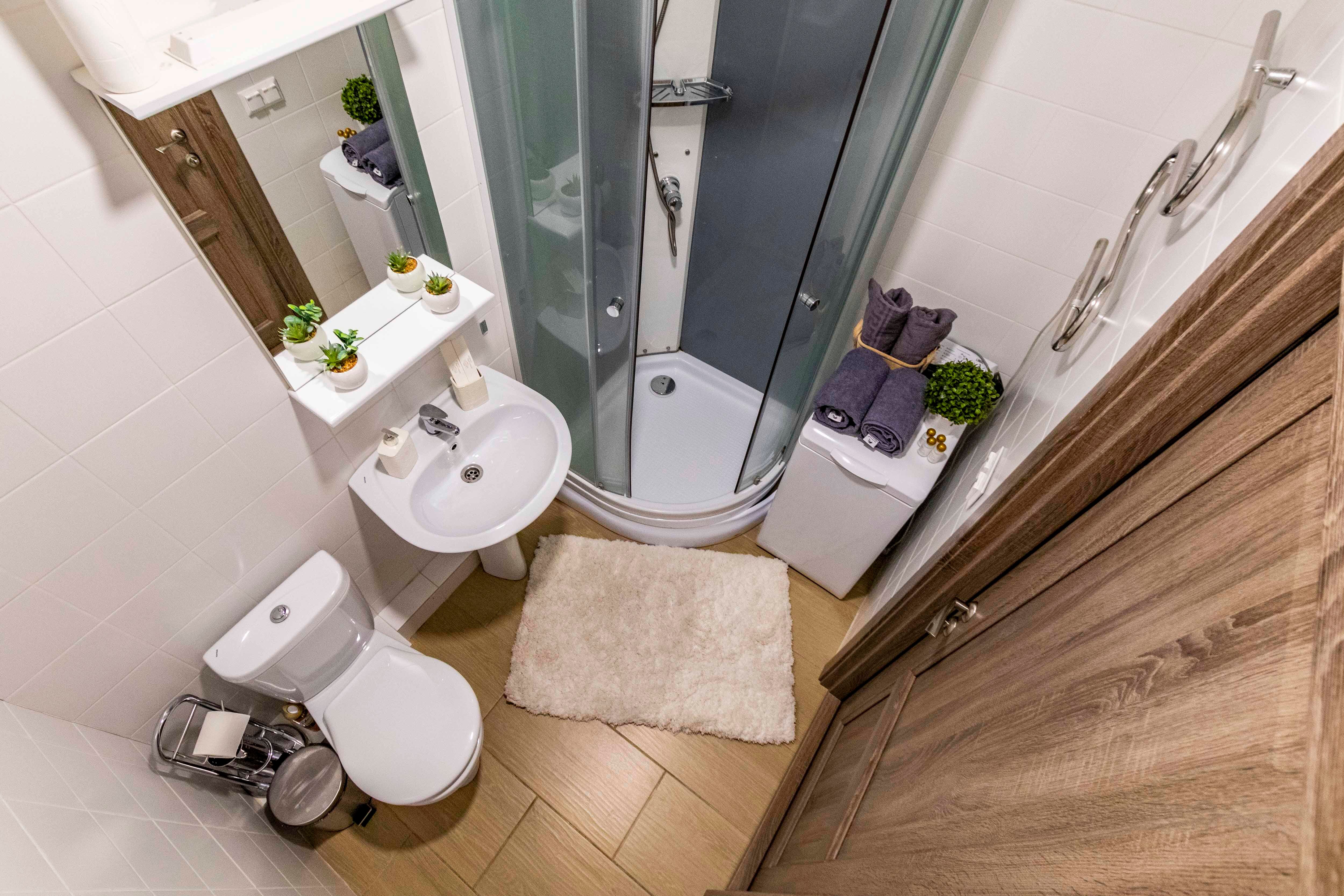 13. Трёхместный номер с видом на город (12)