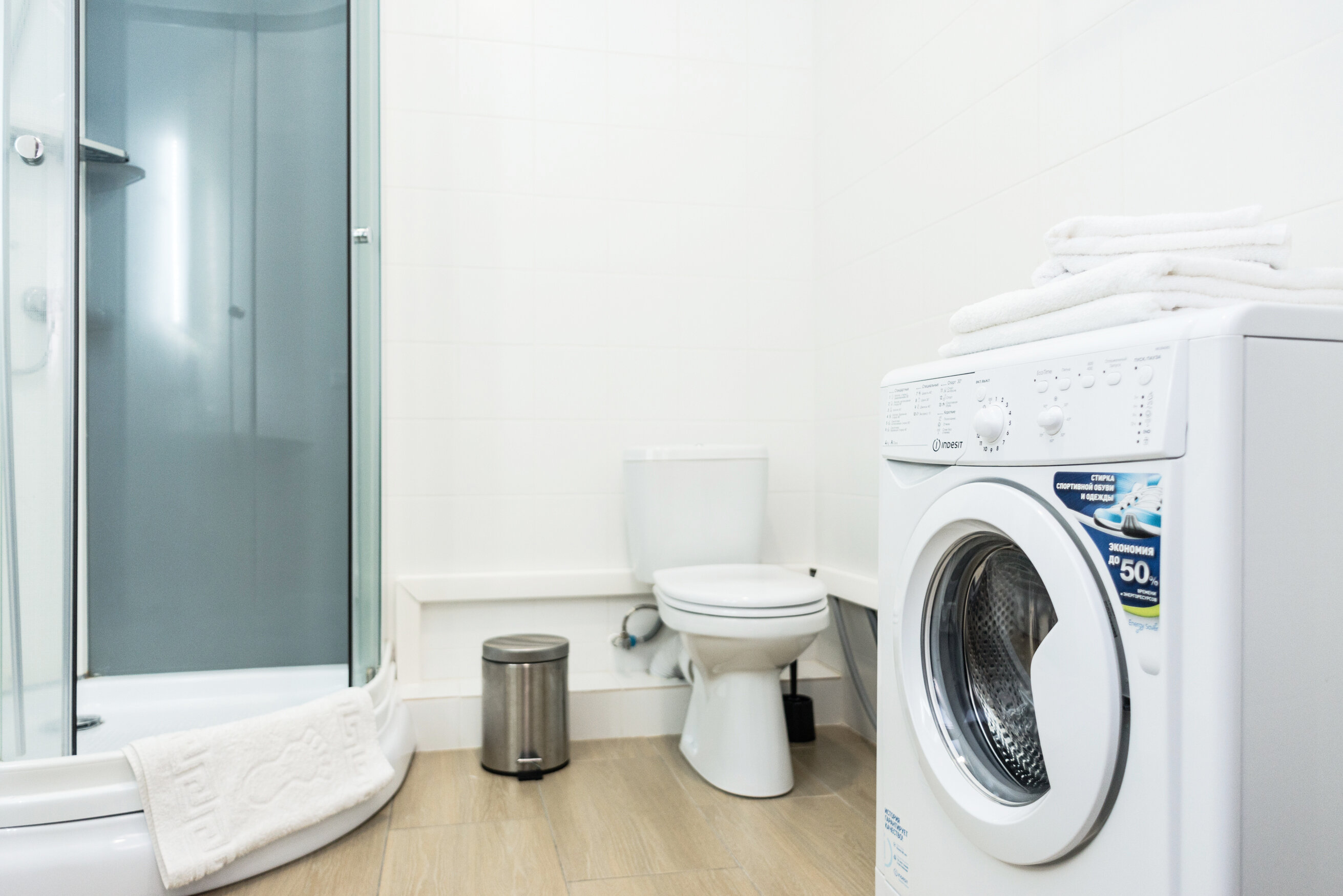 7. Семейный апартамент с кроватью и диваном (16)