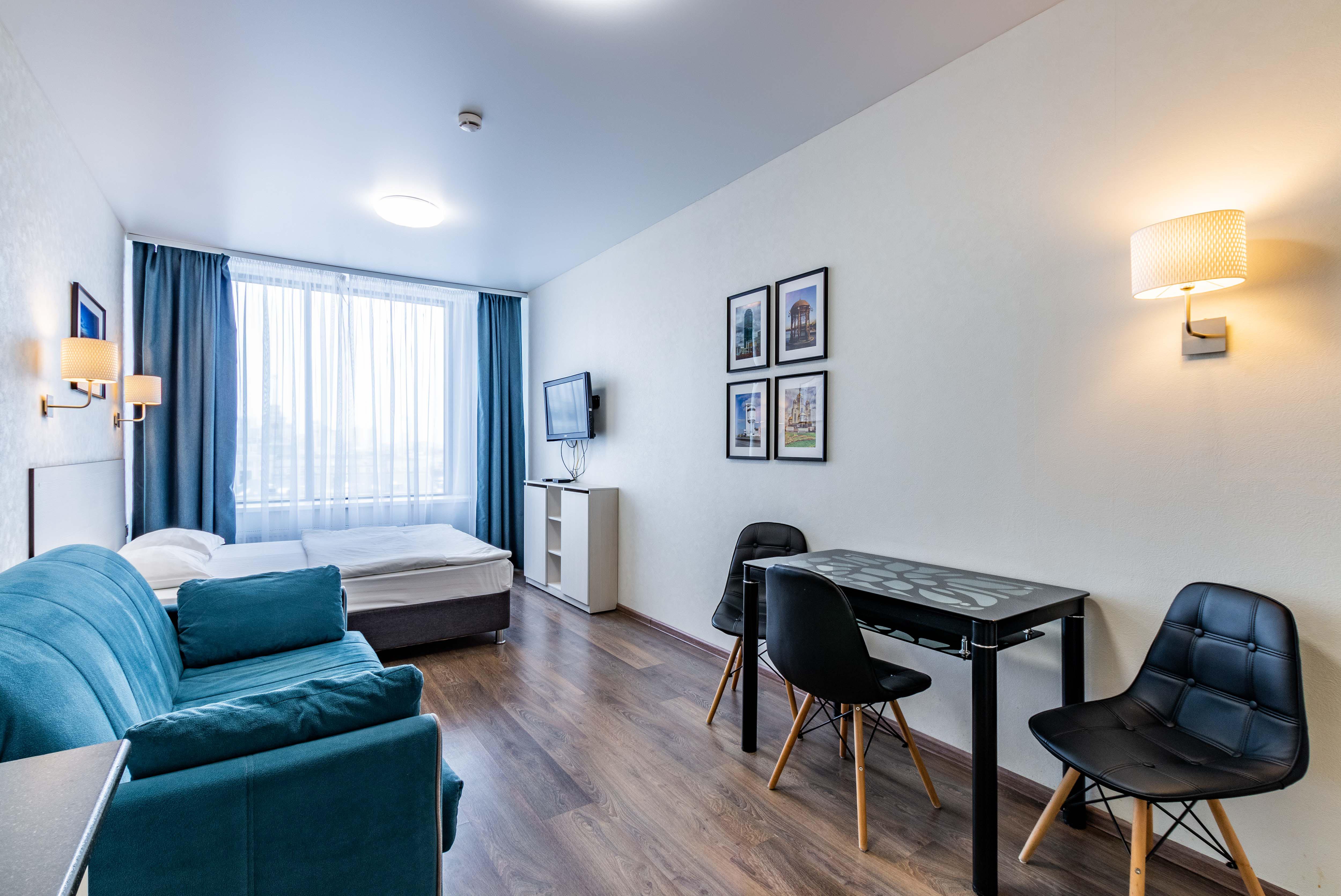 9. Улучшенный апартамент с видом на город (06)