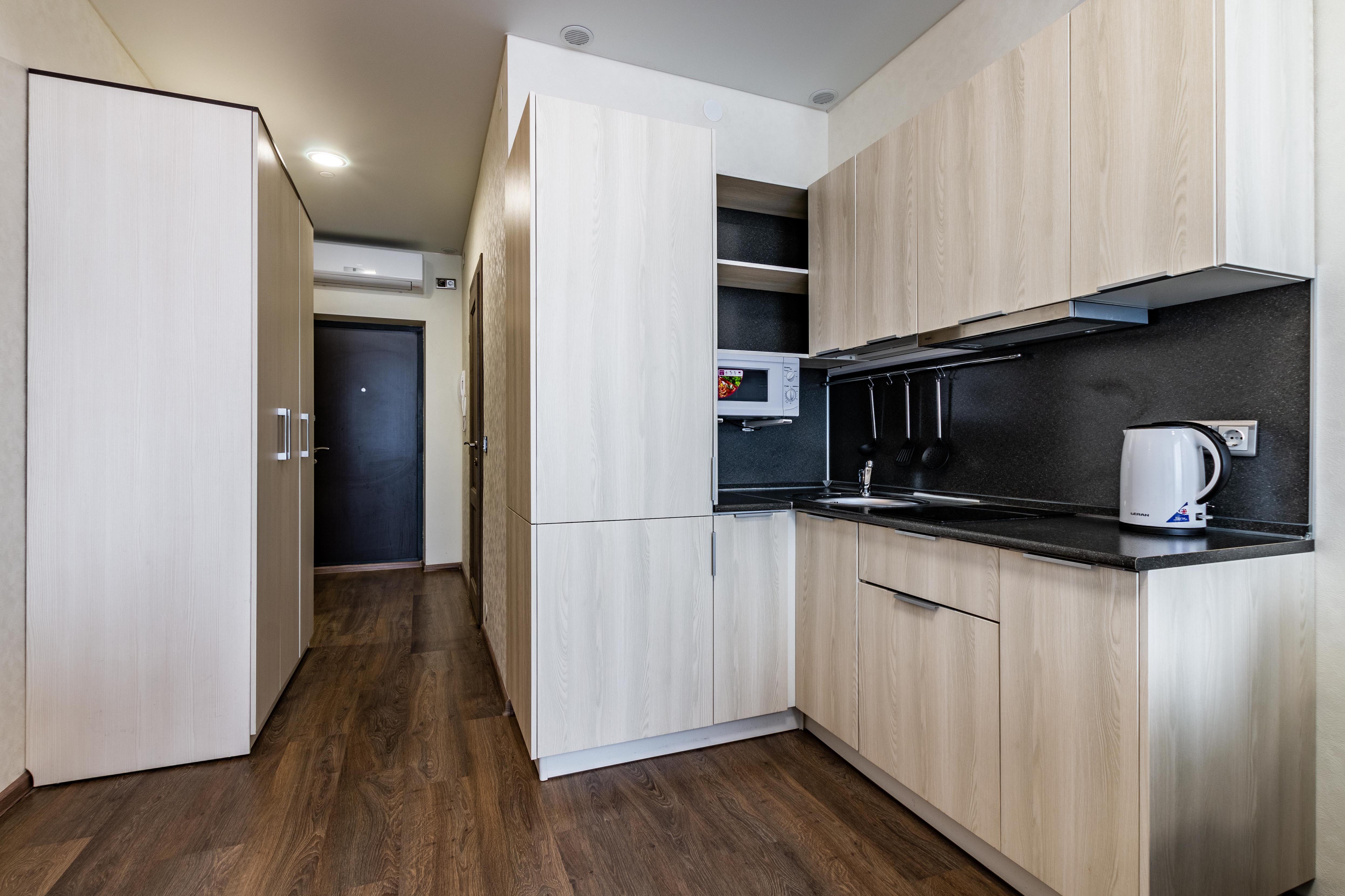 9. Улучшенный апартамент с видом на город (06)