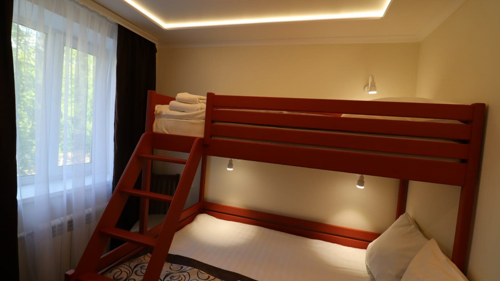 Бюджетный Трехместный номер с двухъярусной кроватью. Размещение с питомцами не допустимо