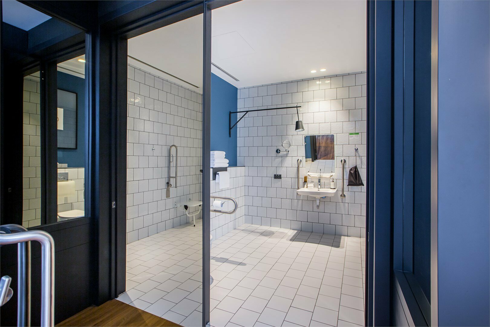 Двухместный номер NEO Централ - Подходит для маломобильных гостей. С одной  большой кроватью