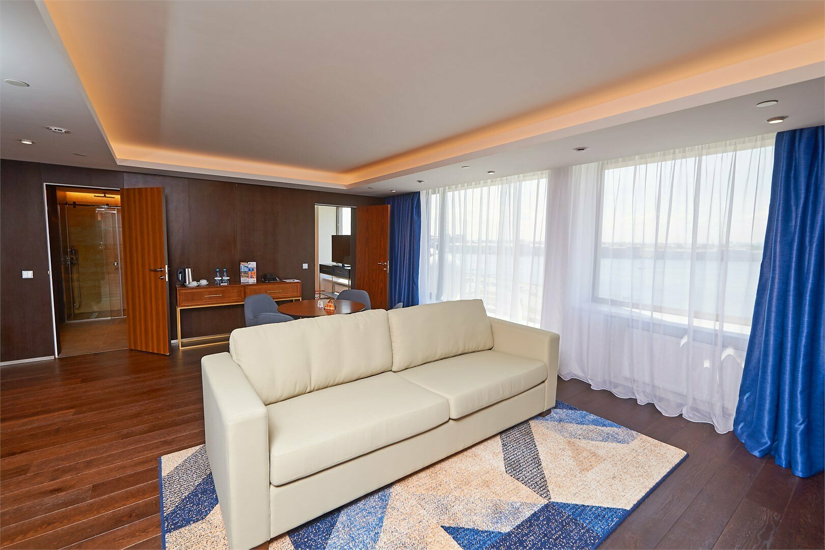 Двухкомнатный Представительский Люкс с видом на реку