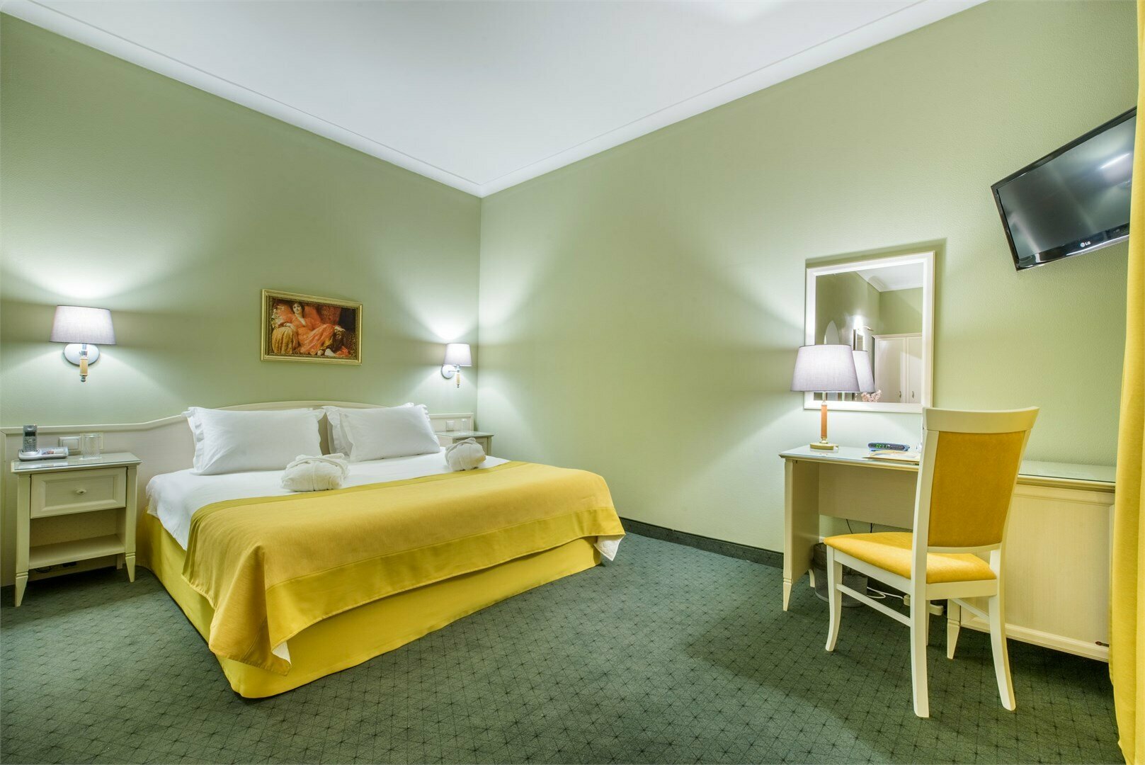 Джуниор Сюит