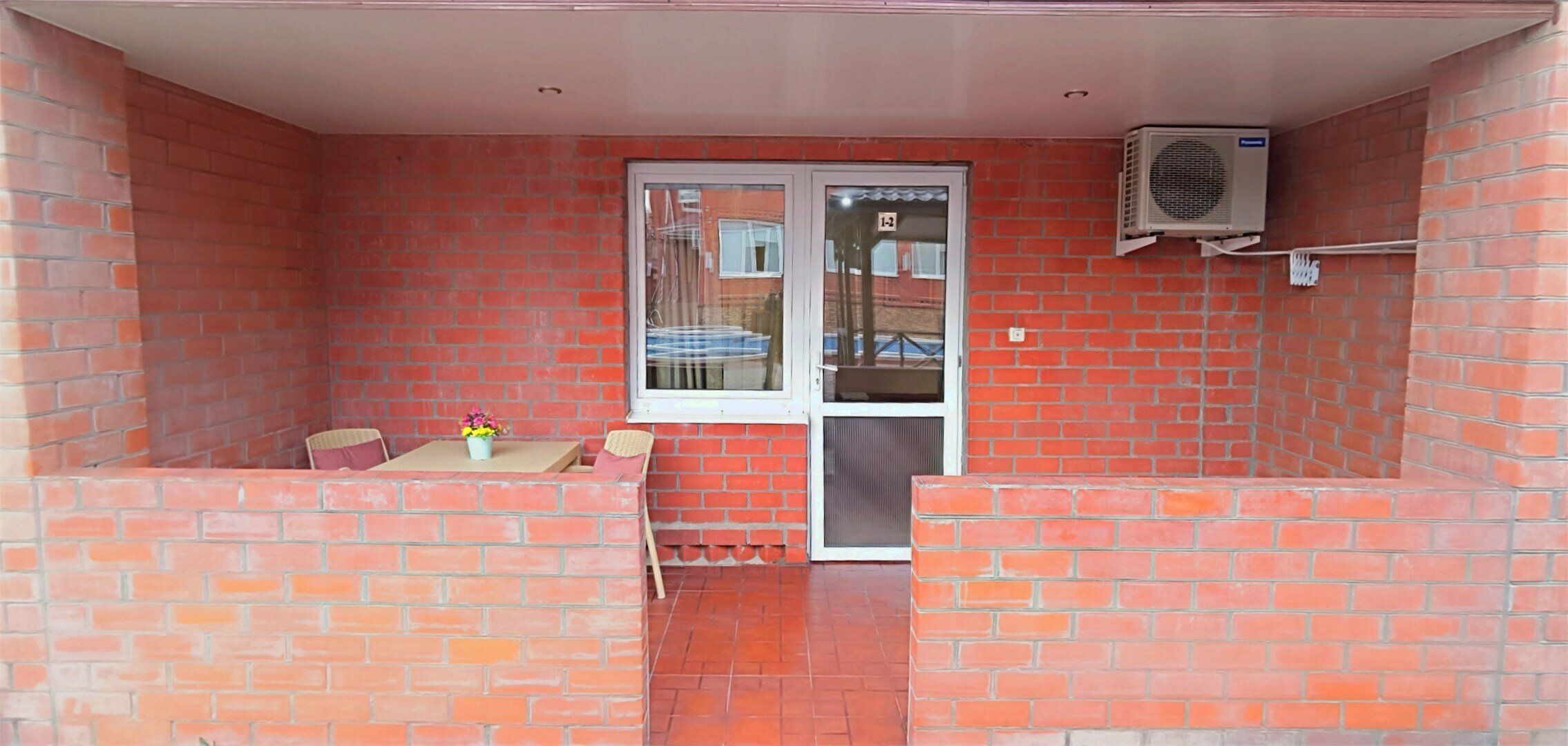 Четырехместный номер "Комфорт" с террасой и отдельным входом (1 этаж)