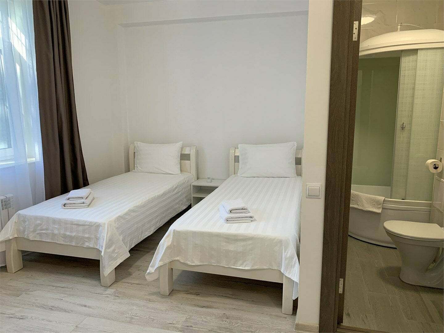 Новый корпус две односпальные кровати