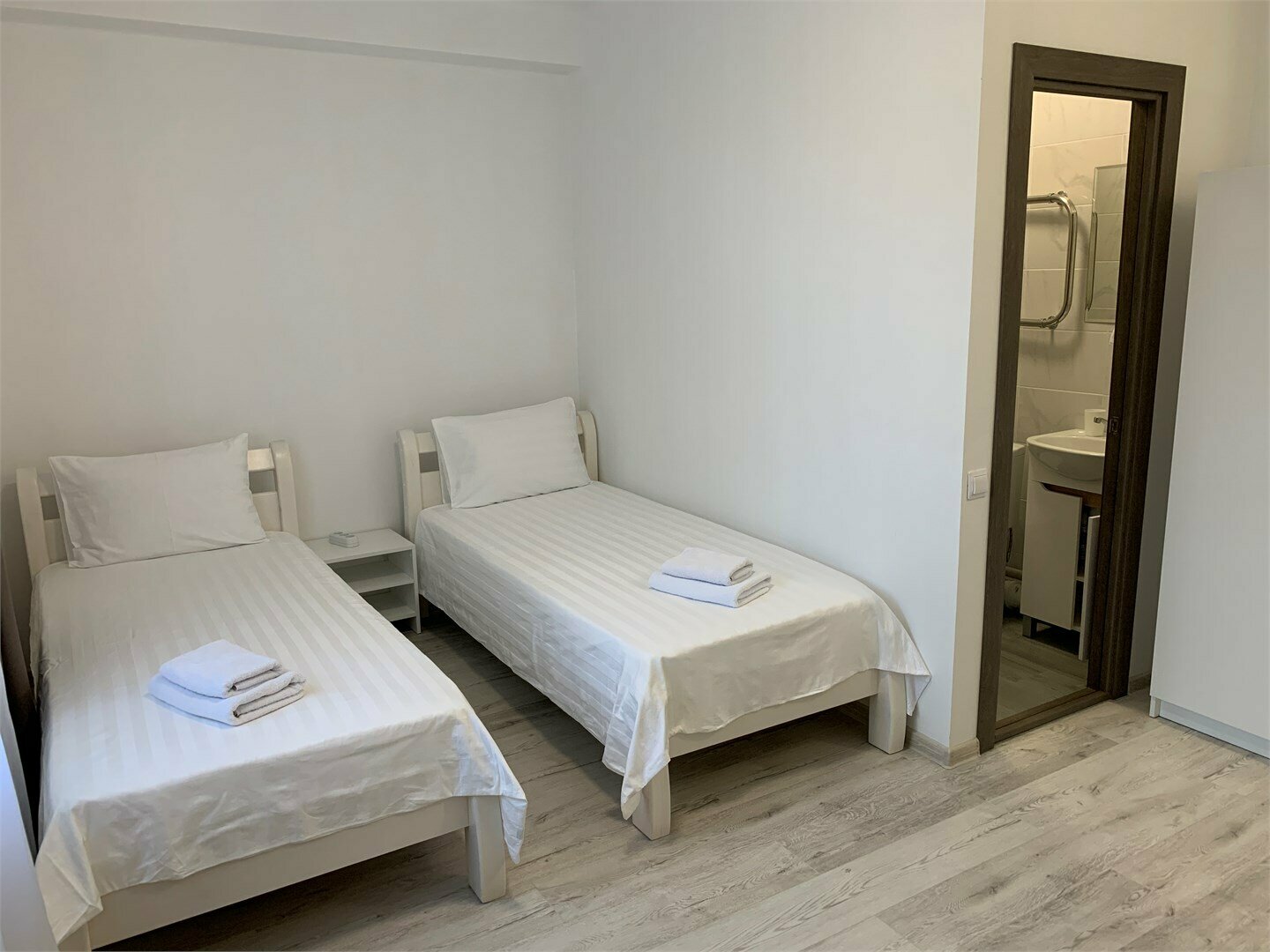 Новый корпус две односпальные кровати