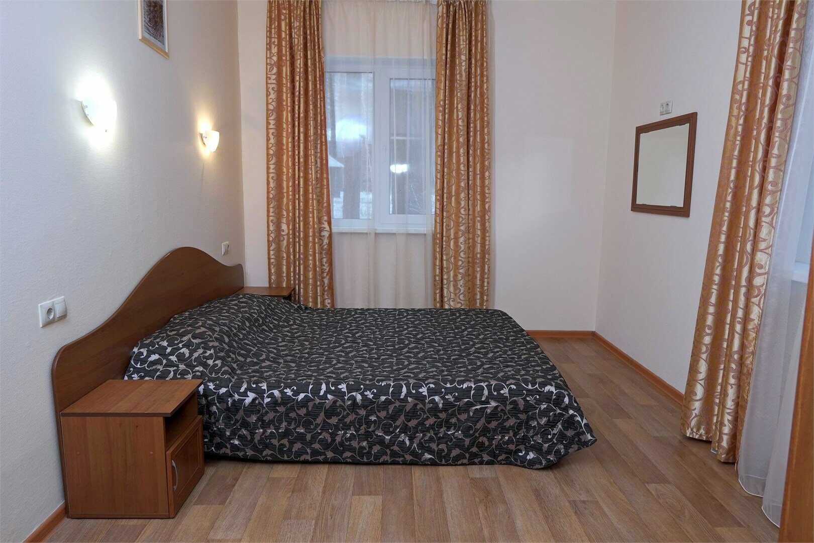 Дом в лесу* (Заезд в 14-00, выезд в 12-00)