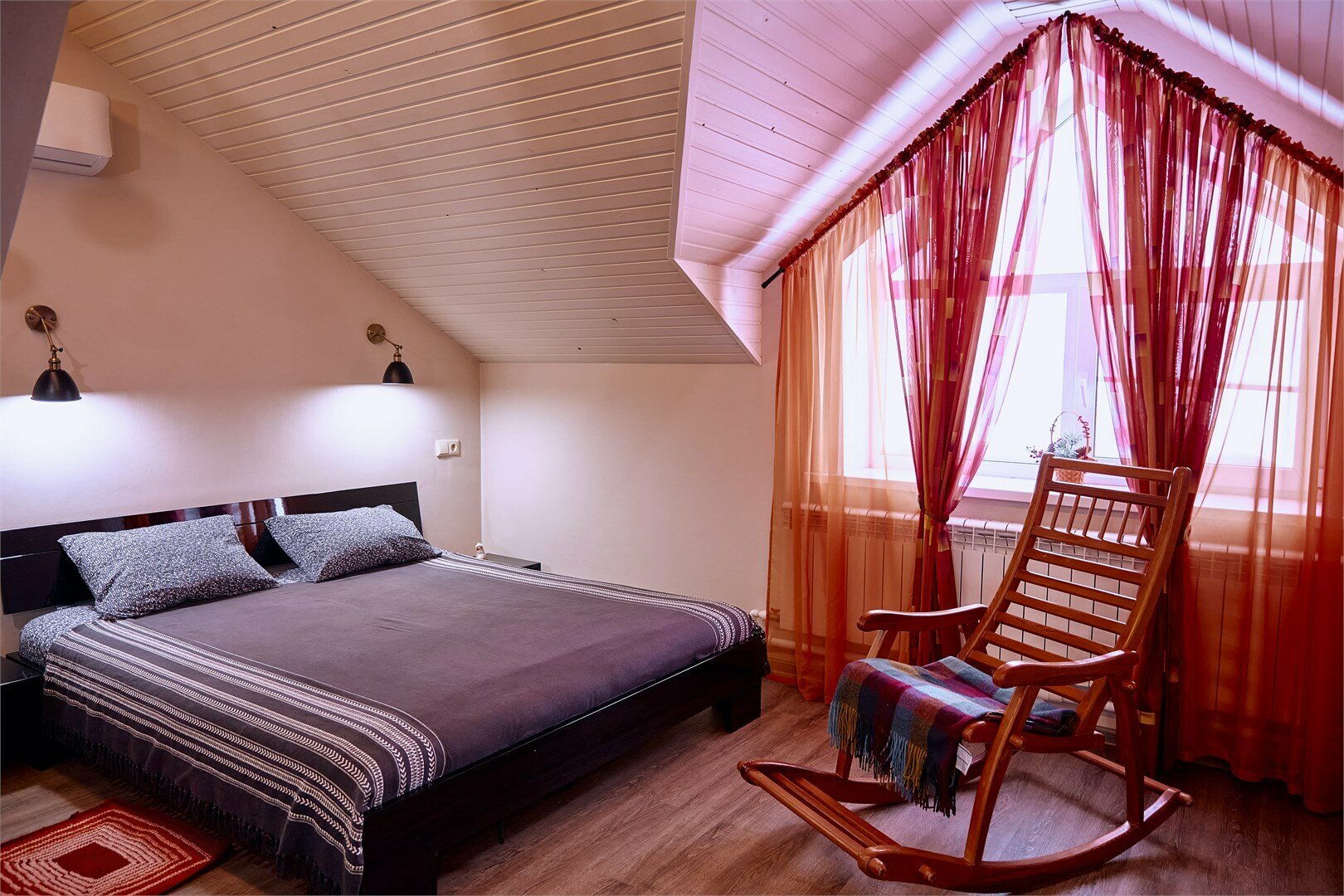 Cемейный номер с собственной ванной комнатой