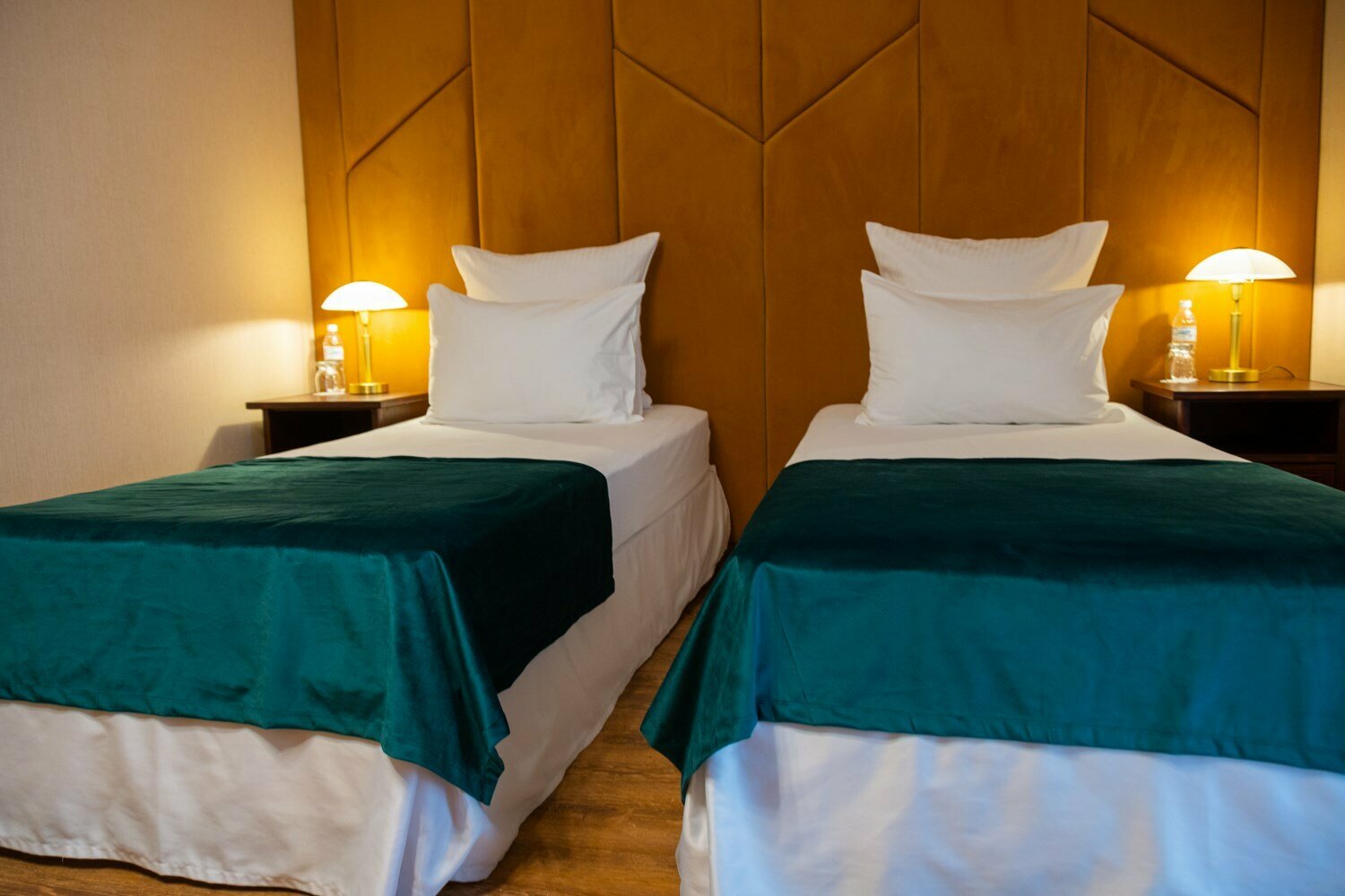 Стандарт "Комфорт"  (раздельные кровати, вид на город) 303